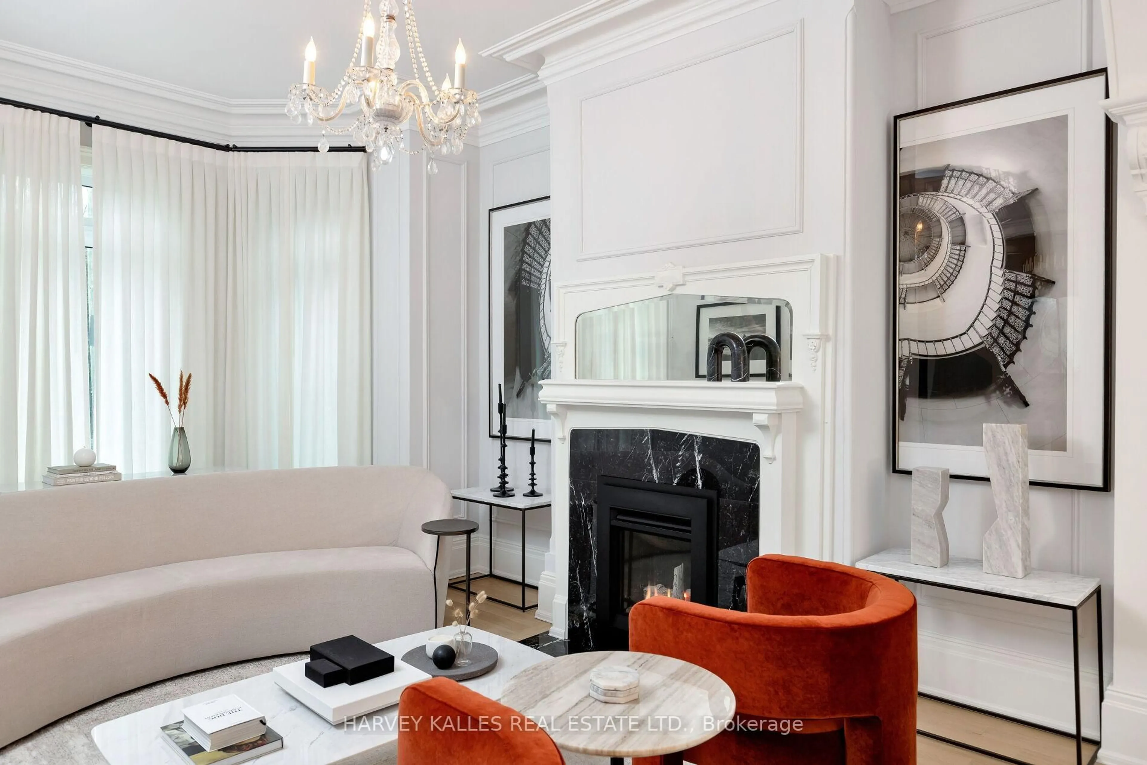 Living room with furniture, unknown for 38 Sorauren Ave, Toronto Ontario M6R 2C7