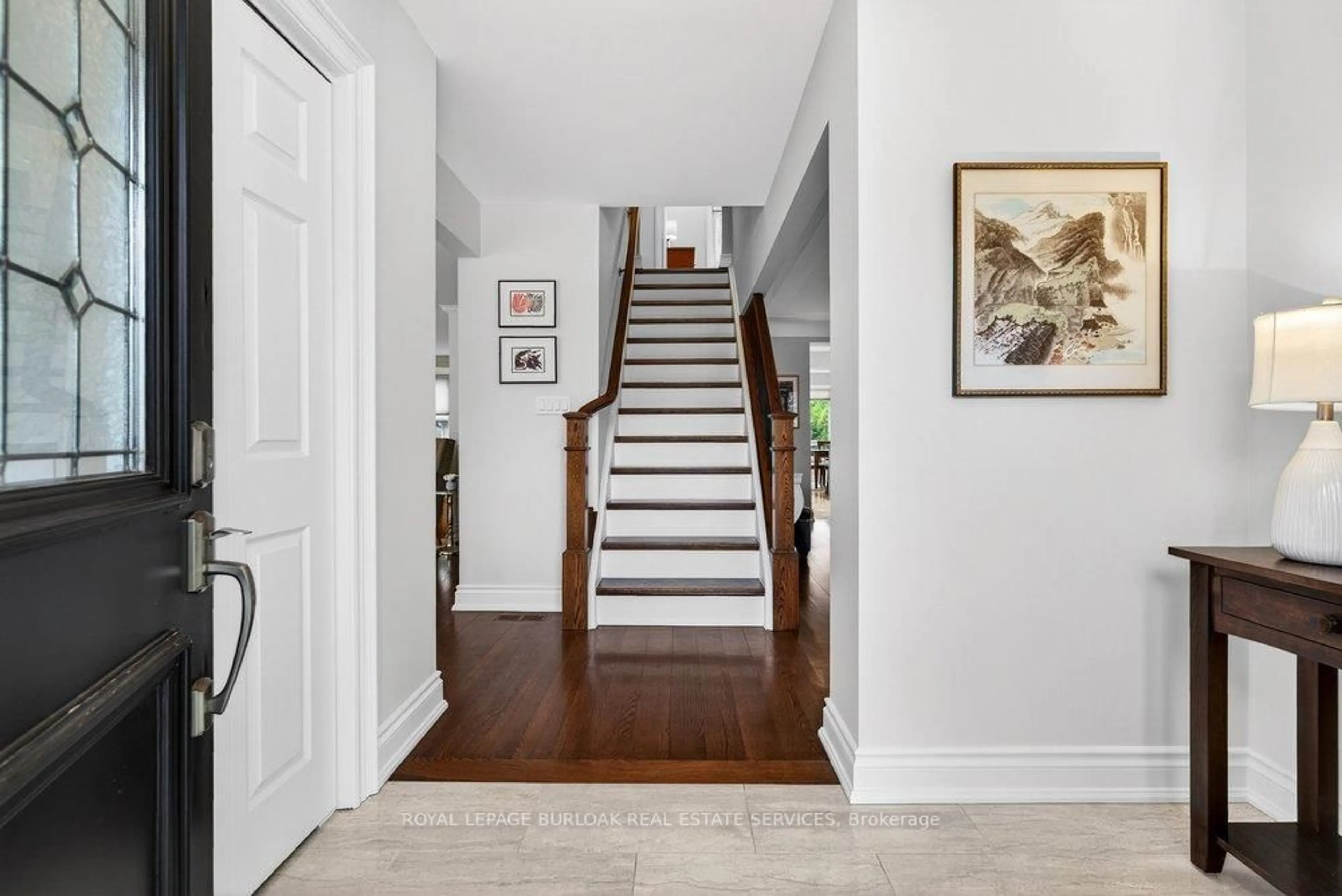 Indoor entryway for 2153 Paisley Ave, Burlington Ontario L7R 1W1