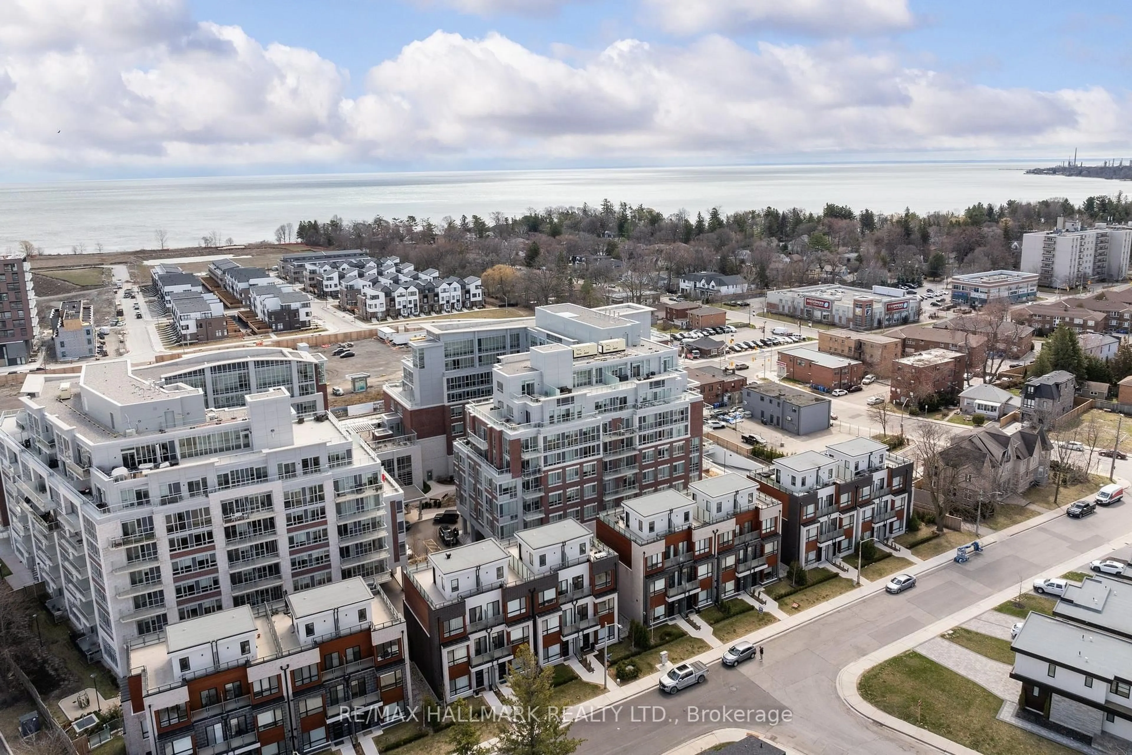 A pic from outside/outdoor area/front of a property/back of a property/a pic from drone, city buildings view from balcony for 129 High St, Mississauga Ontario L5H 1K4