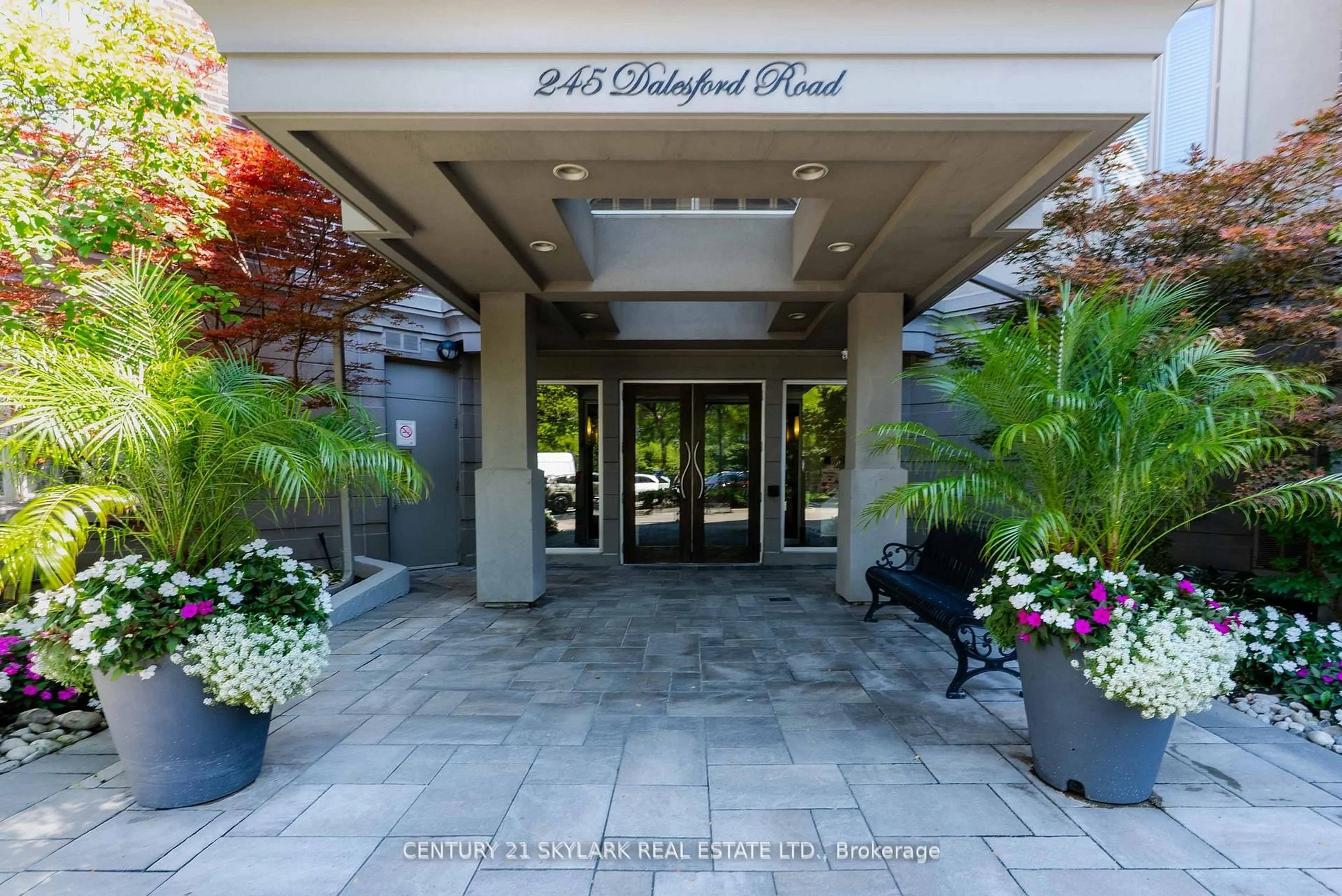 Unknown for 245 Dalesford Rd #516, Toronto Ontario M8Y 4H7