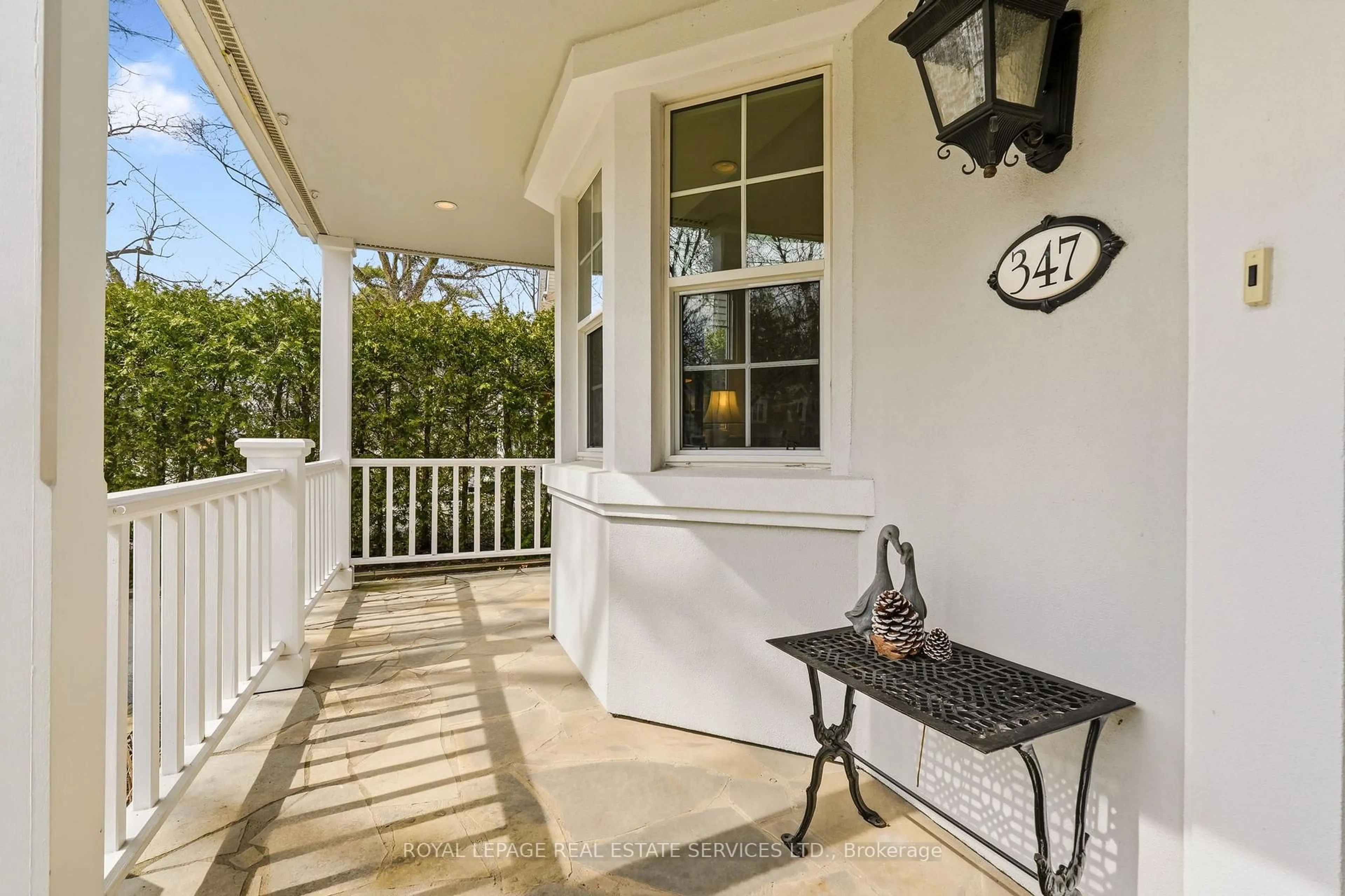 Patio, street for 347 Douglas Ave, Oakville Ontario L6J 3S7