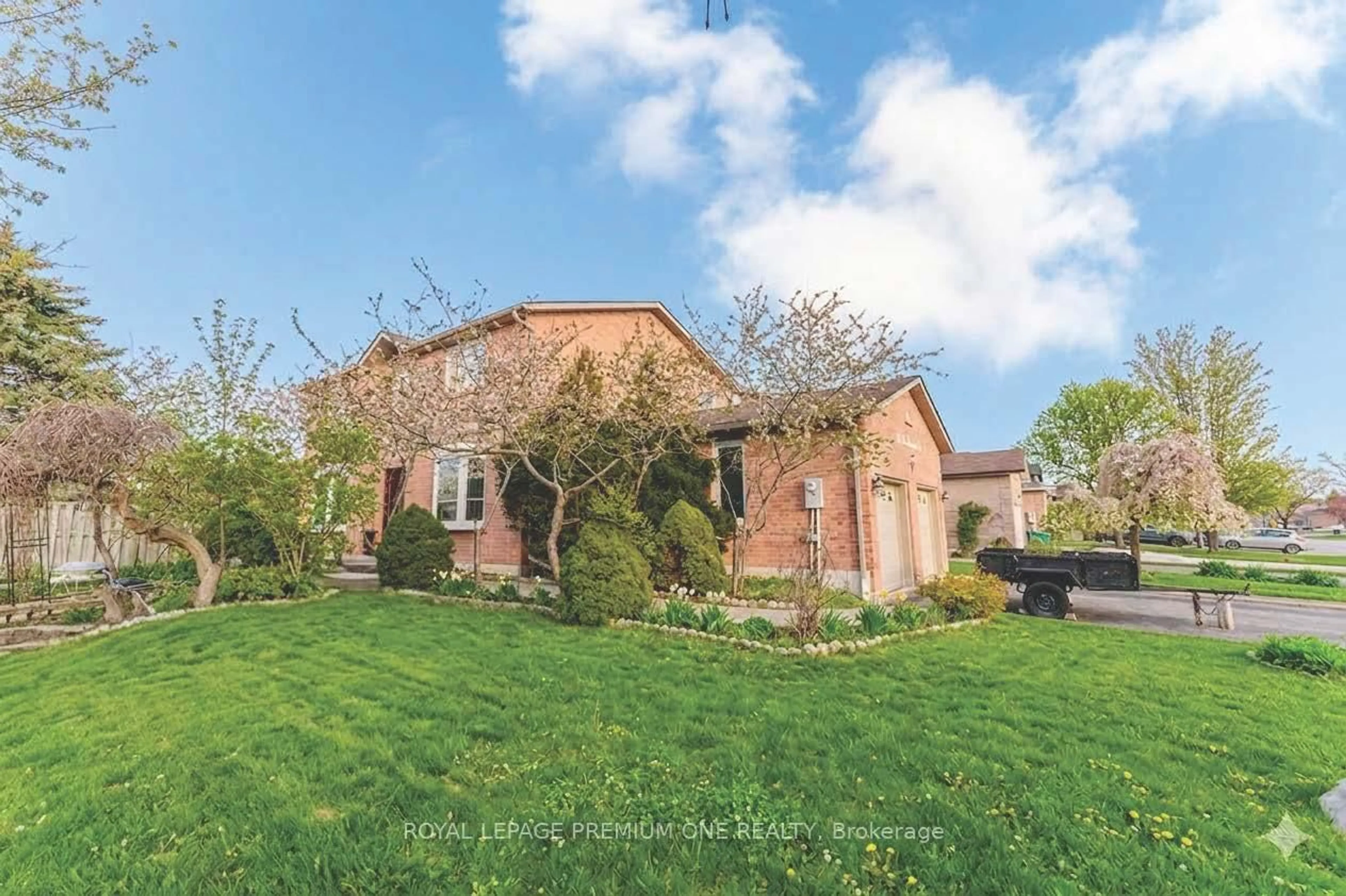 Home with brick exterior material, street for 25 Sir Lancelot Crt, Caledon Ontario L7E 1N3