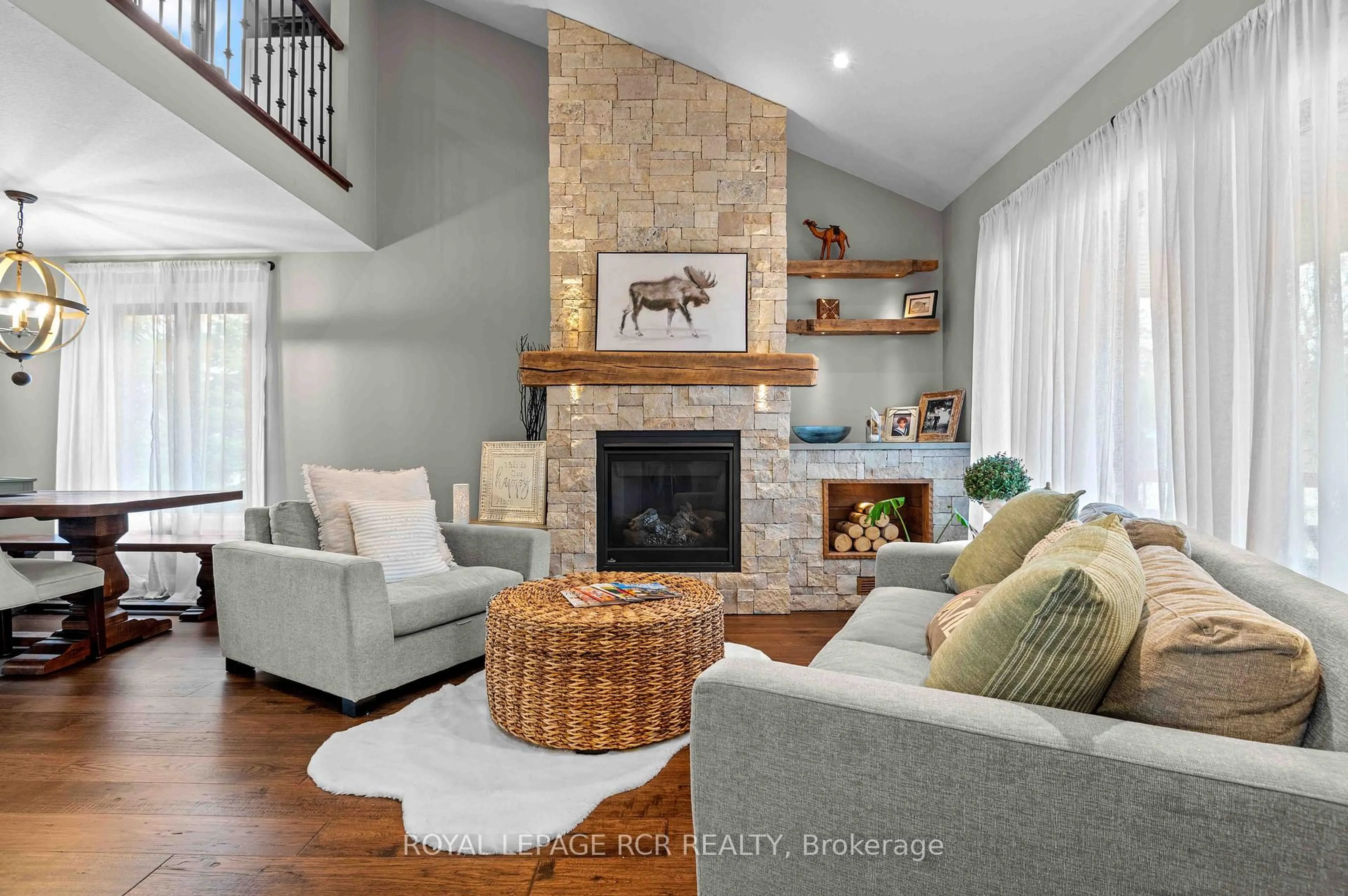 Living room with furniture, unknown for 118 Oak Ridge Dr, Orangeville Ontario L9W 5J5