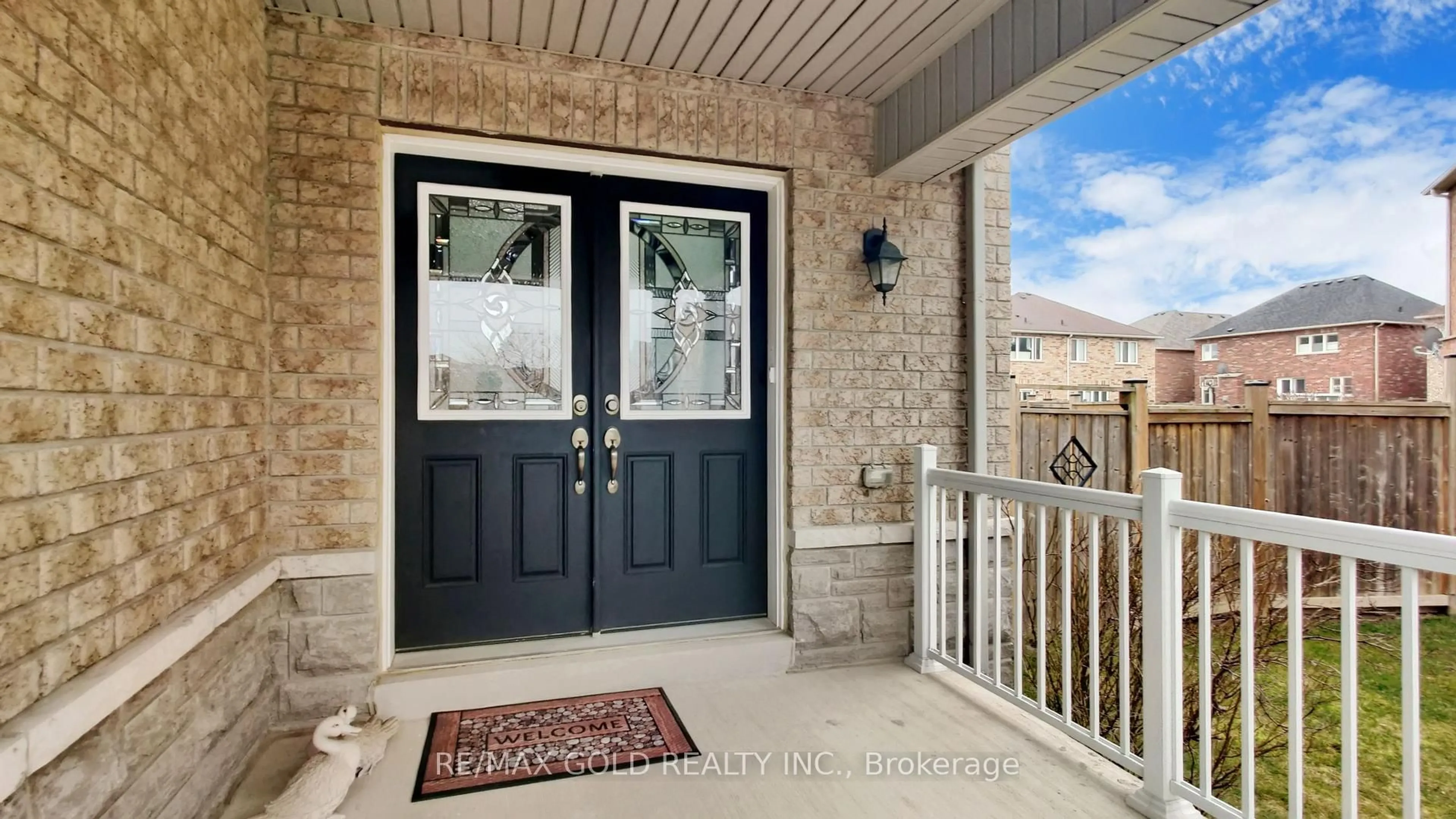 Indoor entryway for 18 Kawana Rd, Brampton Ontario L6Y 0W2