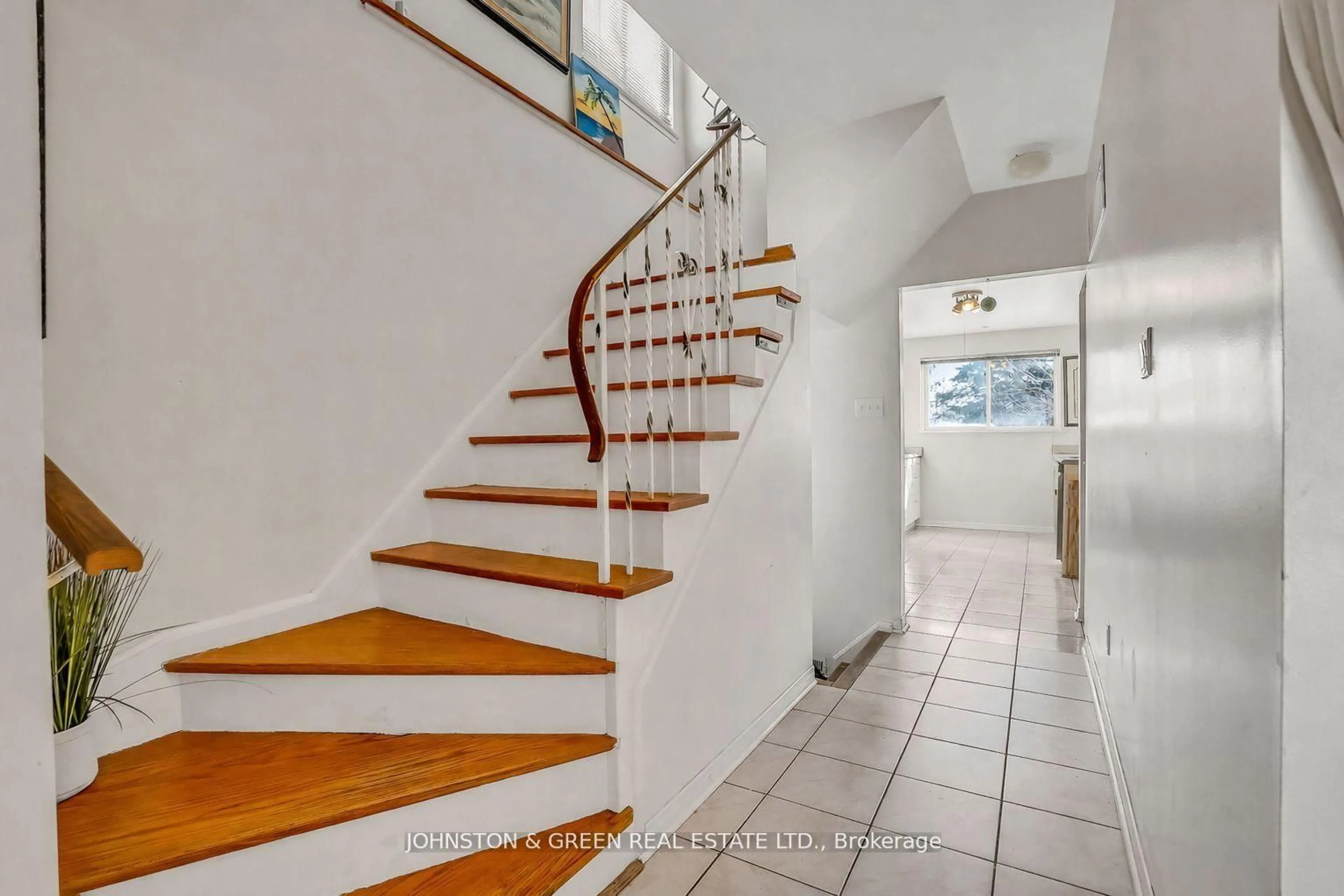 Unknown for 1732 Oberon Cres, Mississauga Ontario L4X 2K8