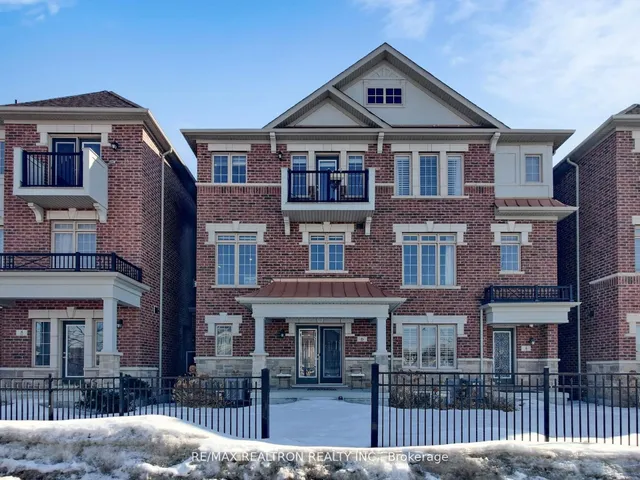6 Oakmore Lane, Brampton 2