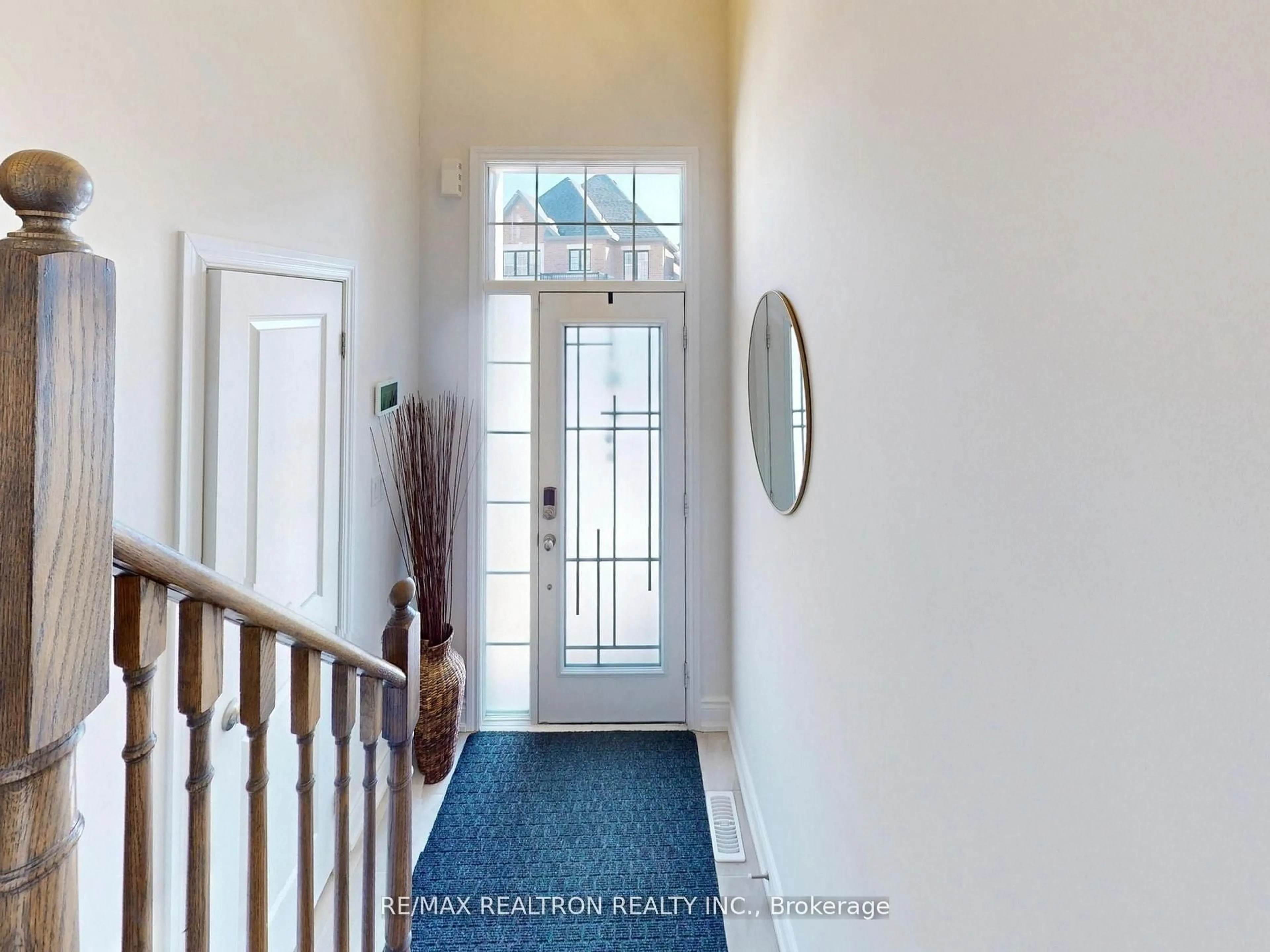 Indoor entryway for 6 Oakmore Lane, Brampton Ontario L6Y 6H5