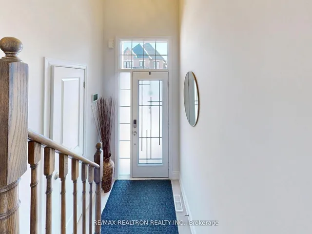 6 Oakmore Lane, Brampton 4
