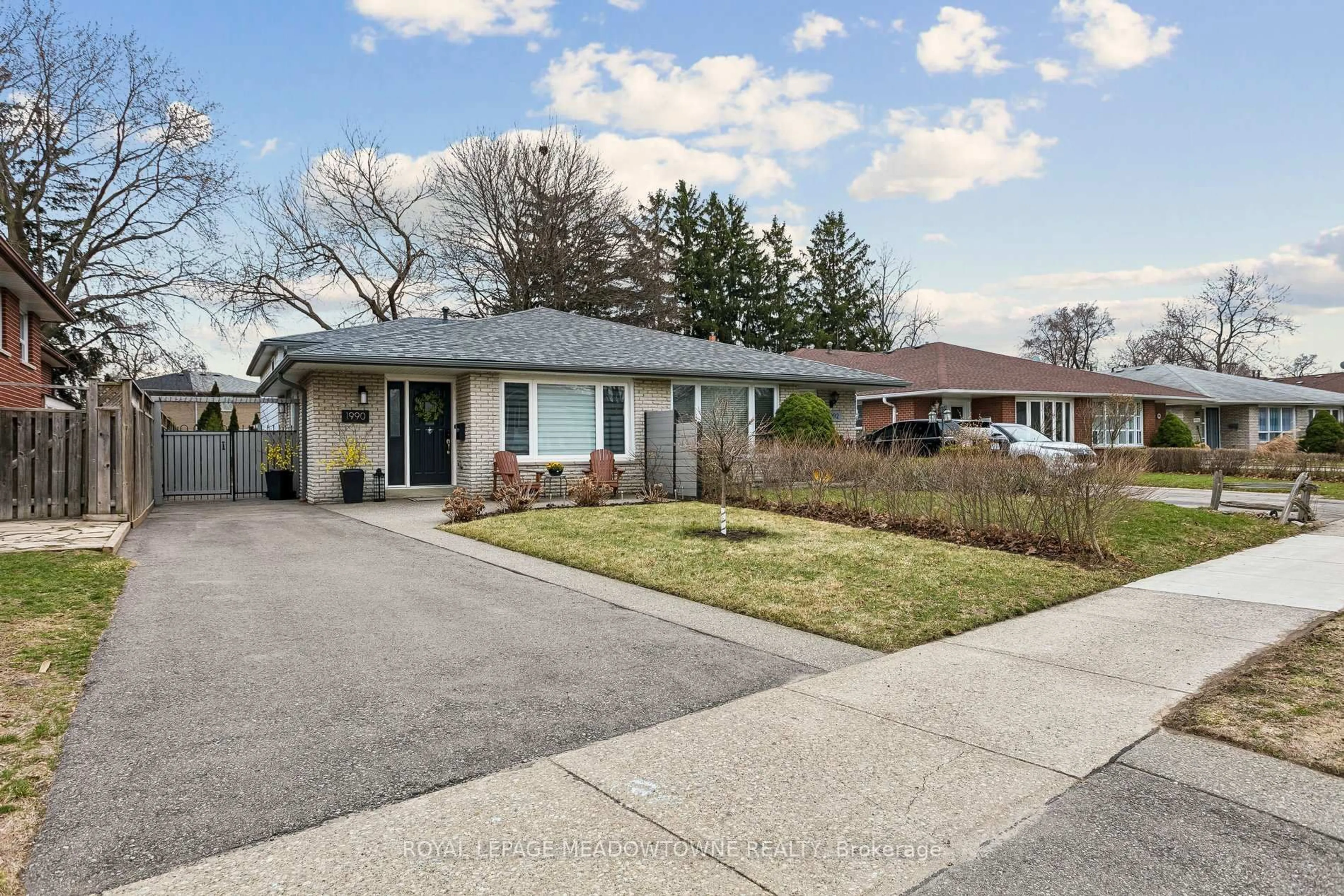 Home with brick exterior material, street for 1990 Silverberry Cres, Mississauga Ontario L5J 1C9