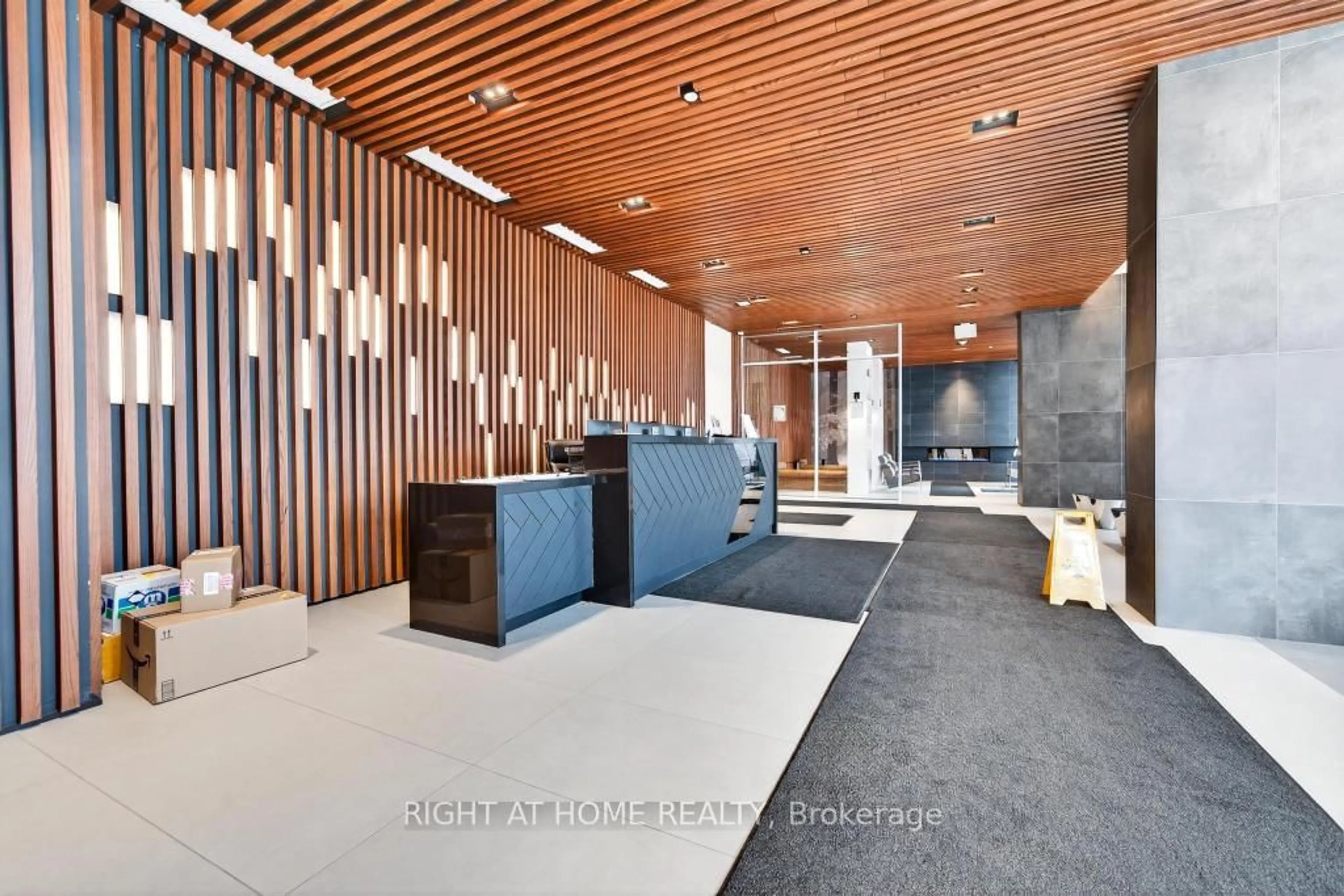 Indoor foyer for 297 Oak Walk Dr #1104, Oakville Ontario L6H 3R6