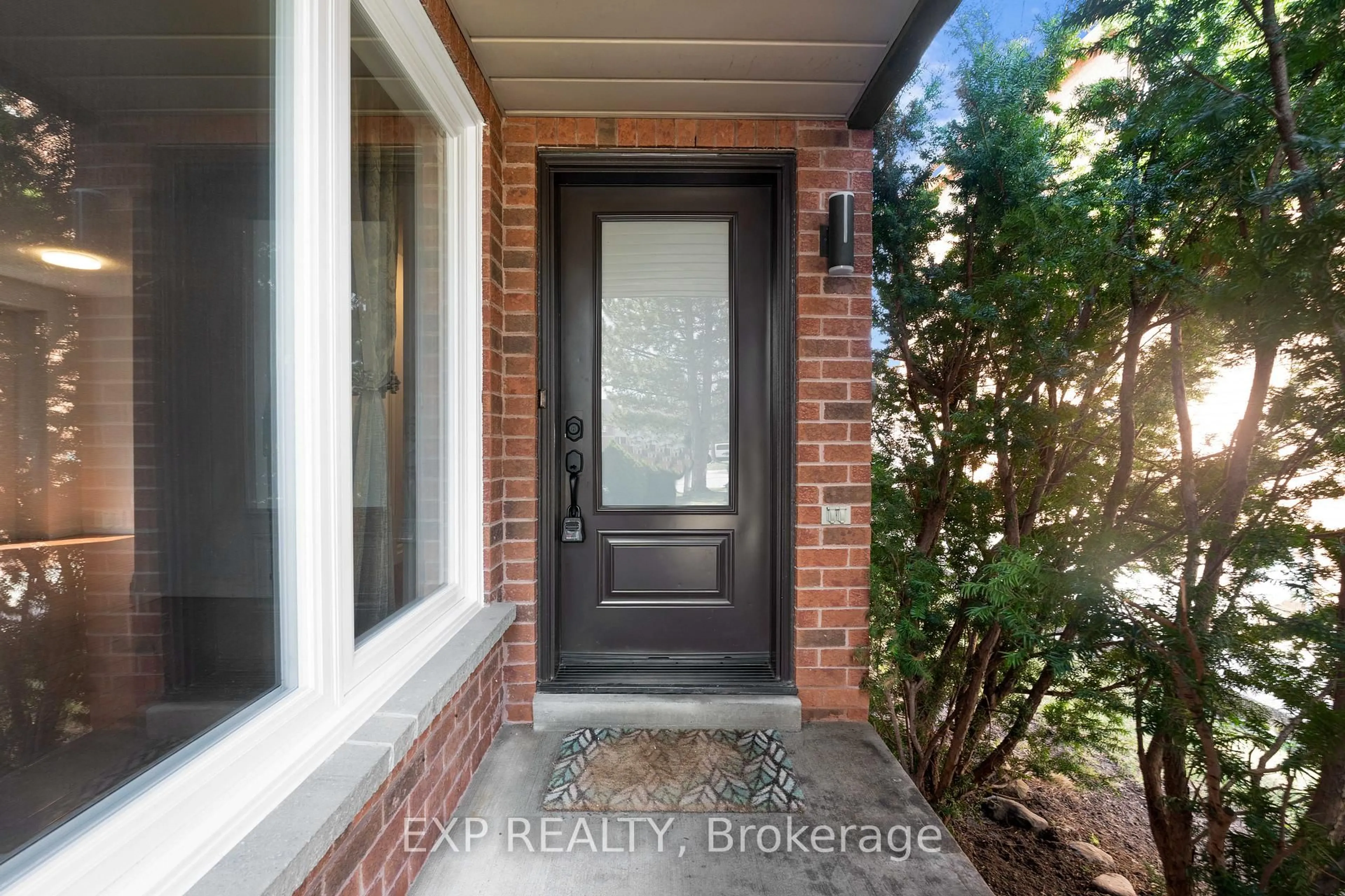 Indoor entryway for 1471 Pickwick Dr, Mississauga Ontario L5V 1V7