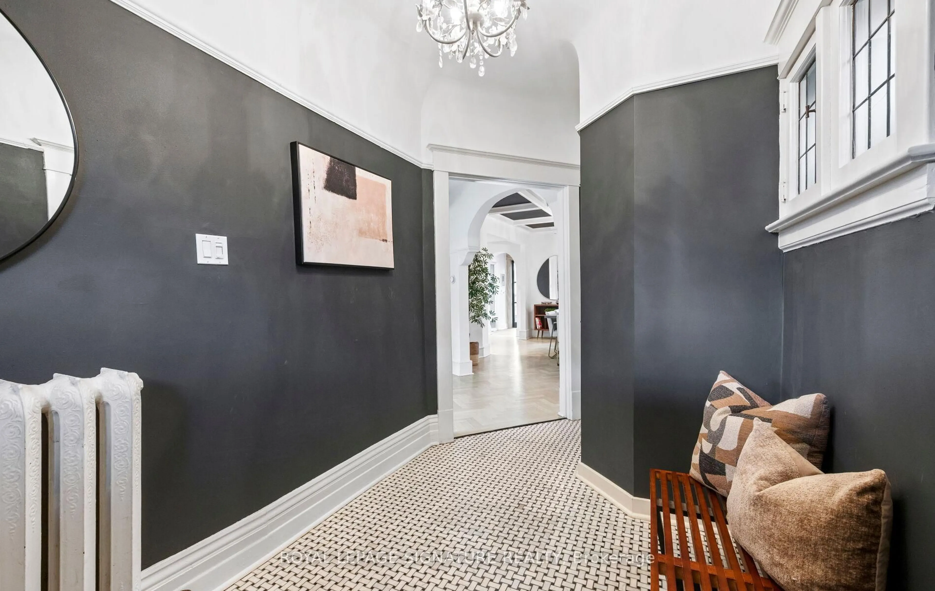 Indoor entryway for 276 Roncesvalles Ave, Toronto Ontario M6R 2M2