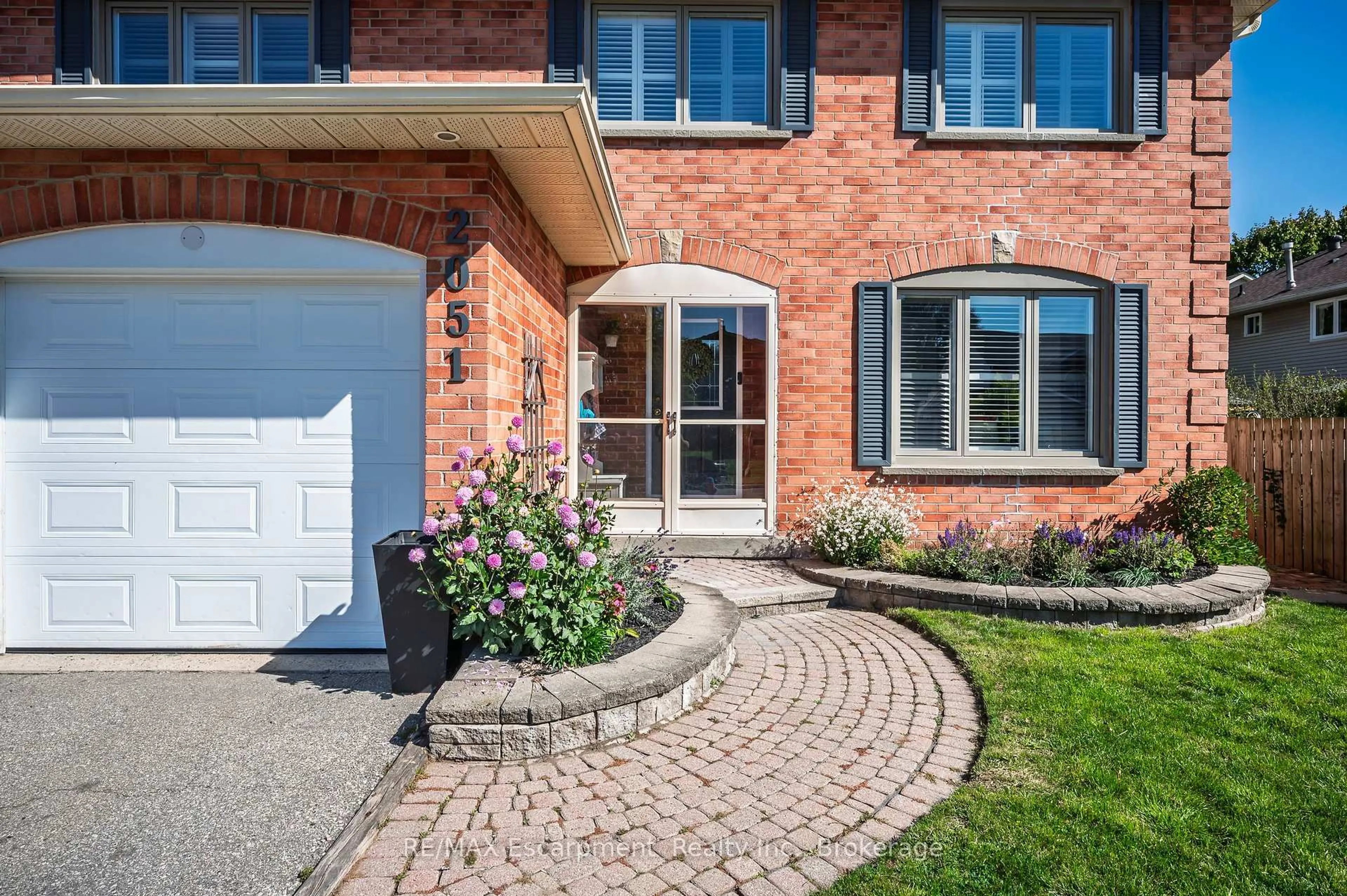 Home with brick exterior material, street for 2051 Deer Run Ave, Burlington Ontario L7M 2S1