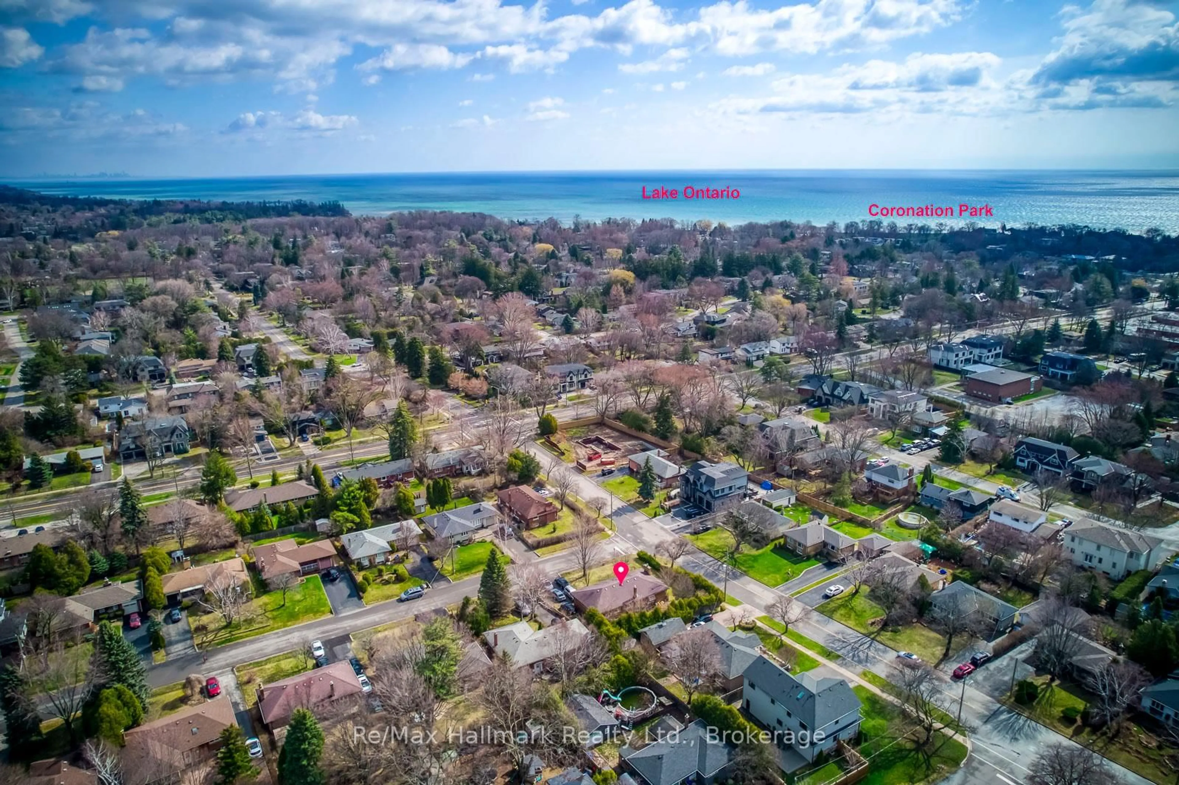A pic from outside/outdoor area/front of a property/back of a property/a pic from drone, water/lake/river/ocean view for 216 Wales Cres, Oakville Ontario L6L 3X7