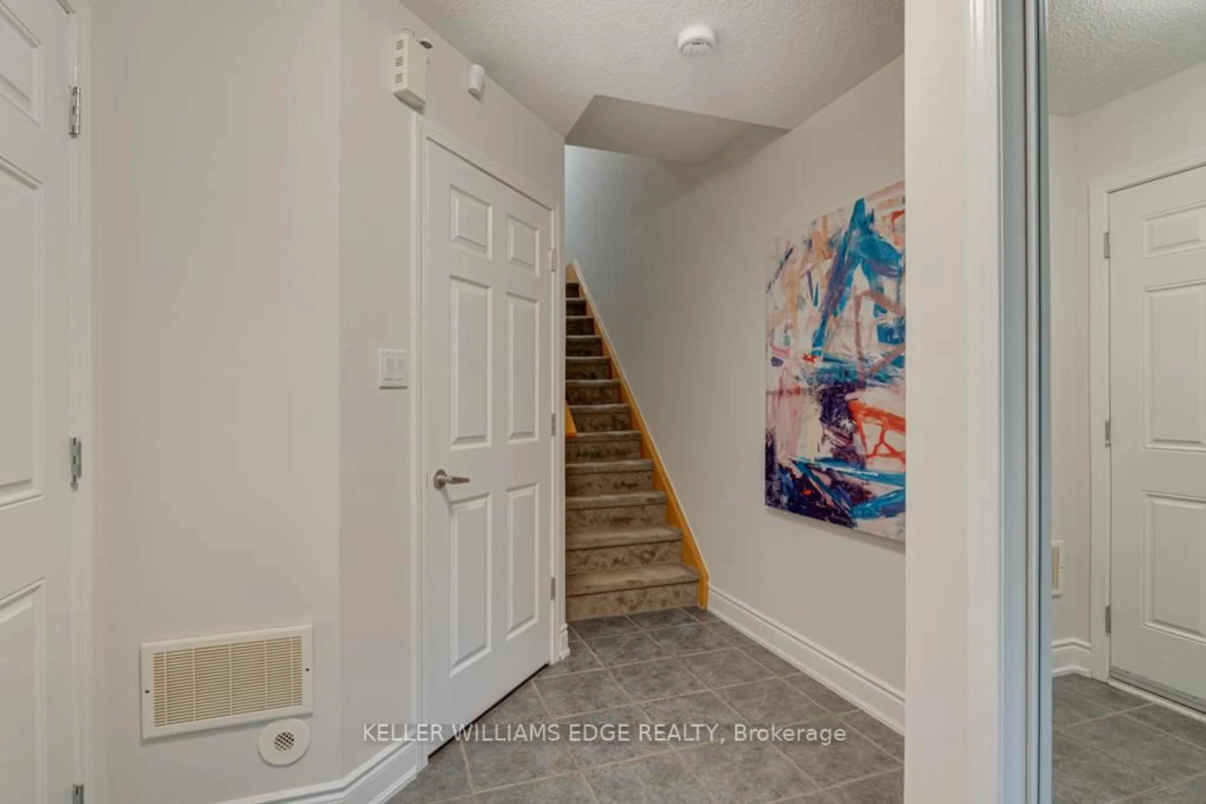 Indoor entryway for 649 Frank Pl, Milton Ontario L9T 0P8