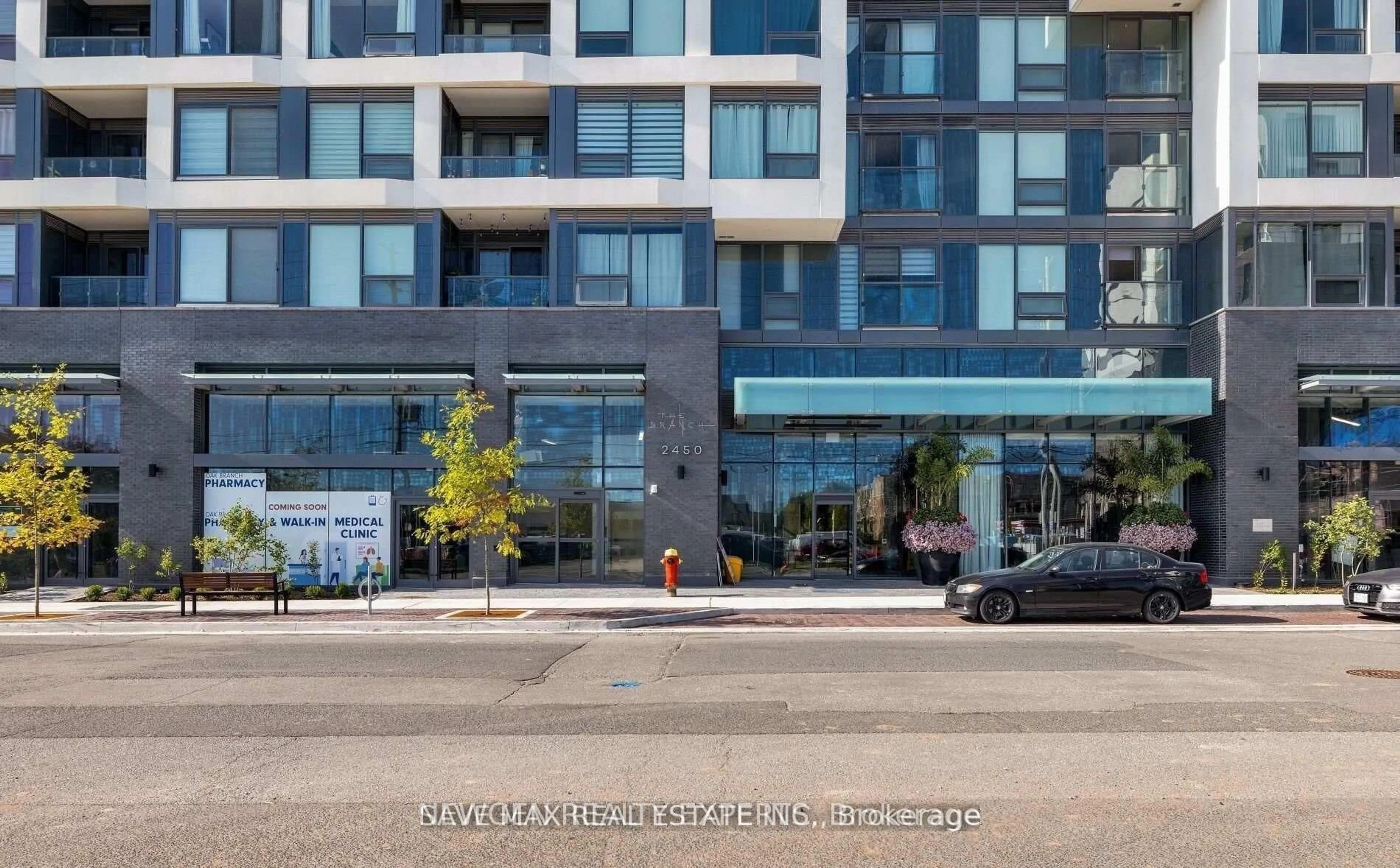 Indoor foyer for 2450 Old Bronte Rd #510, Oakville Ontario L6M 5P6