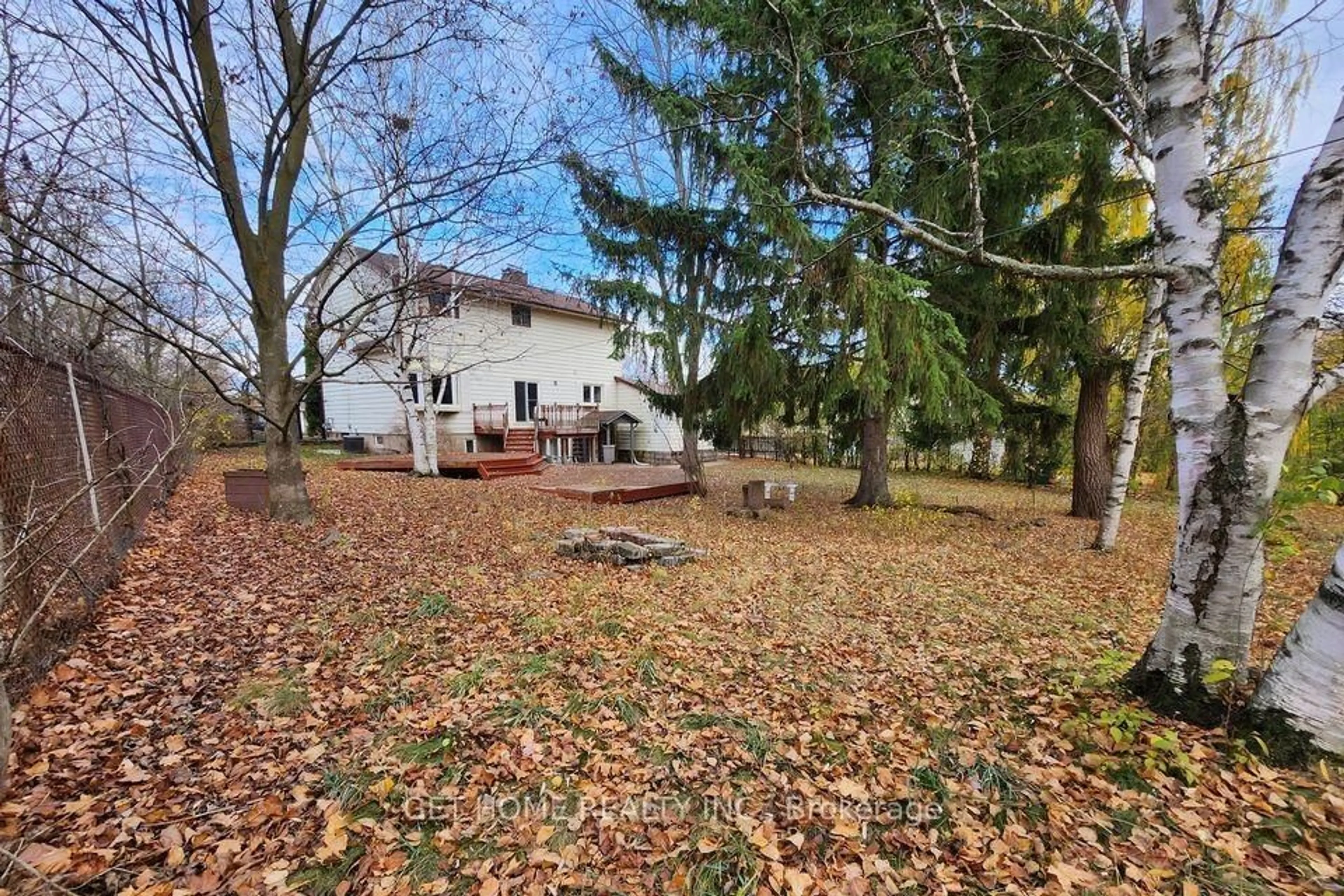 A pic from outside/outdoor area/front of a property/back of a property/a pic from drone, unknown for 1128 Kent Ave, Oakville Ontario L6H 1Z8