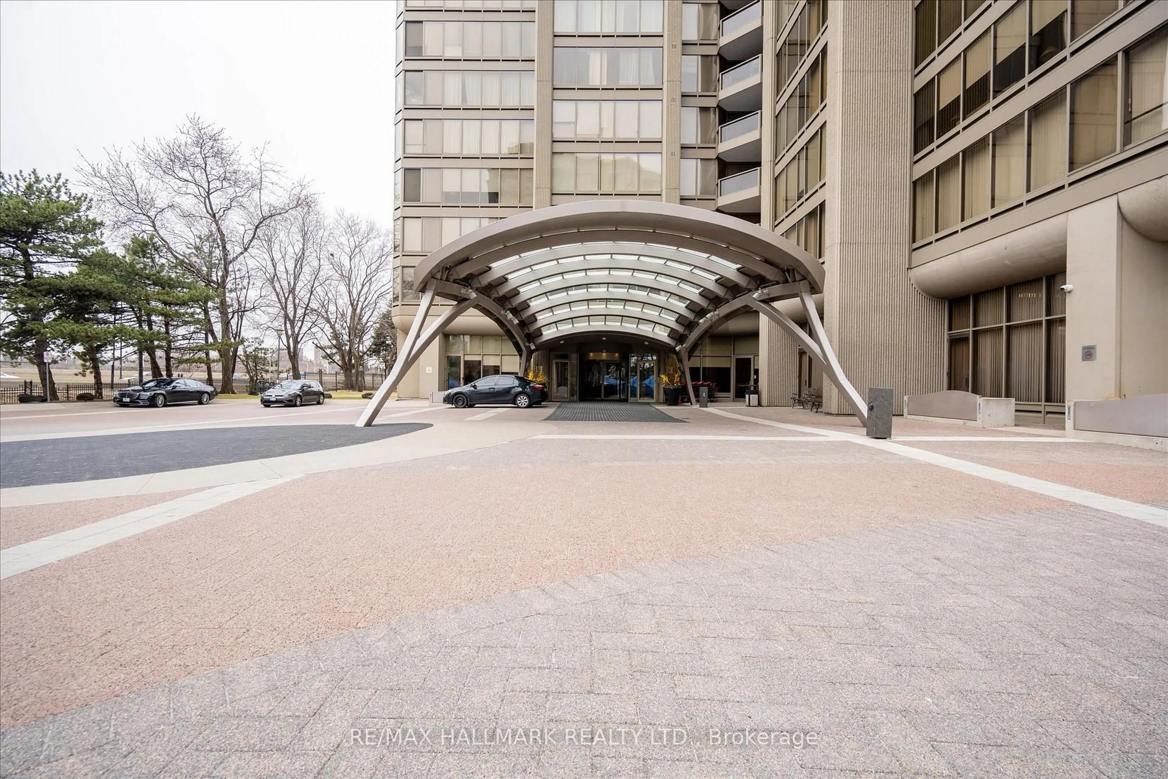 Indoor foyer for 2045 Lakeshore Blvd #1905, Toronto Ontario M8V 2Z6