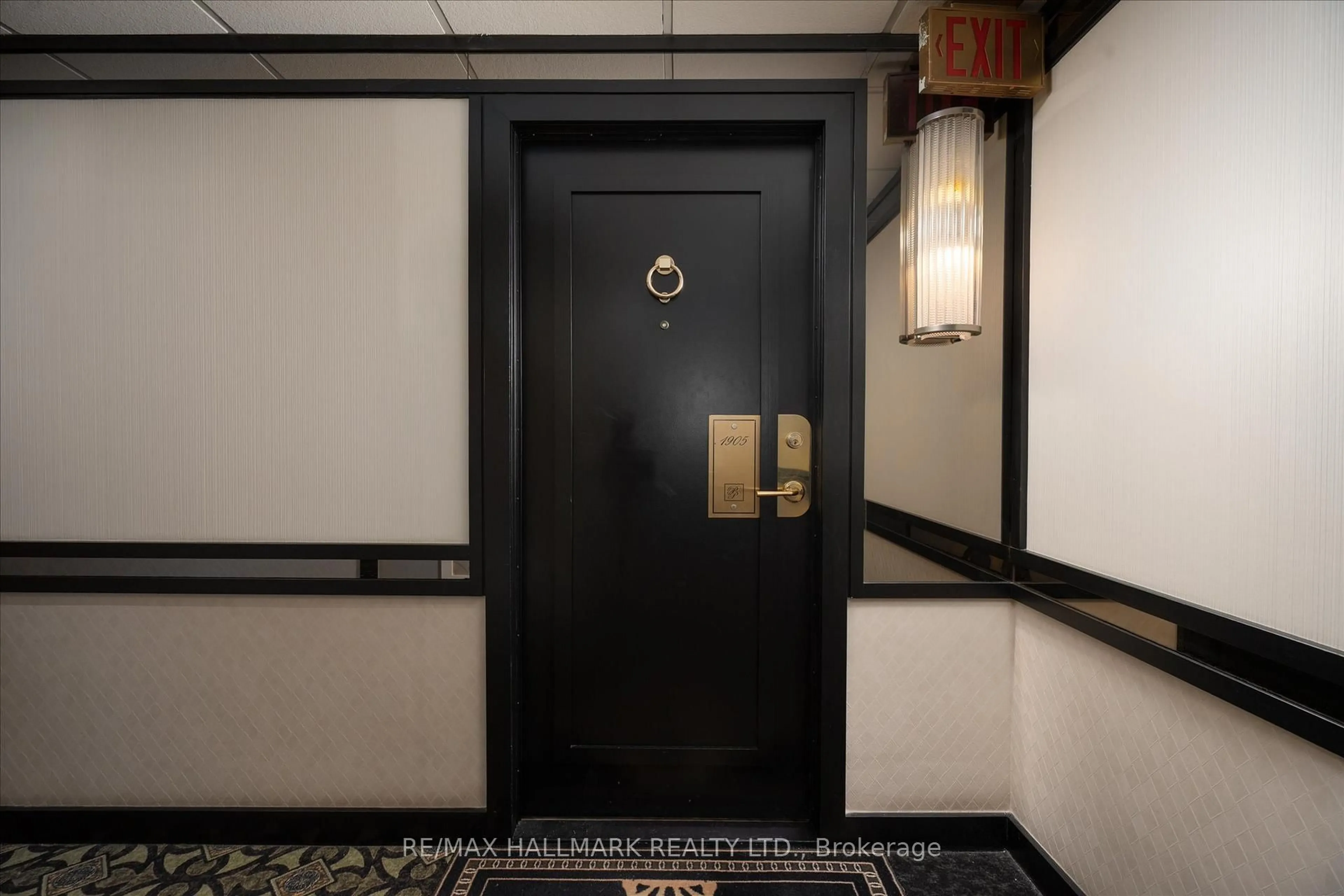 Indoor foyer for 2045 Lakeshore Blvd #1905, Toronto Ontario M8V 2Z6