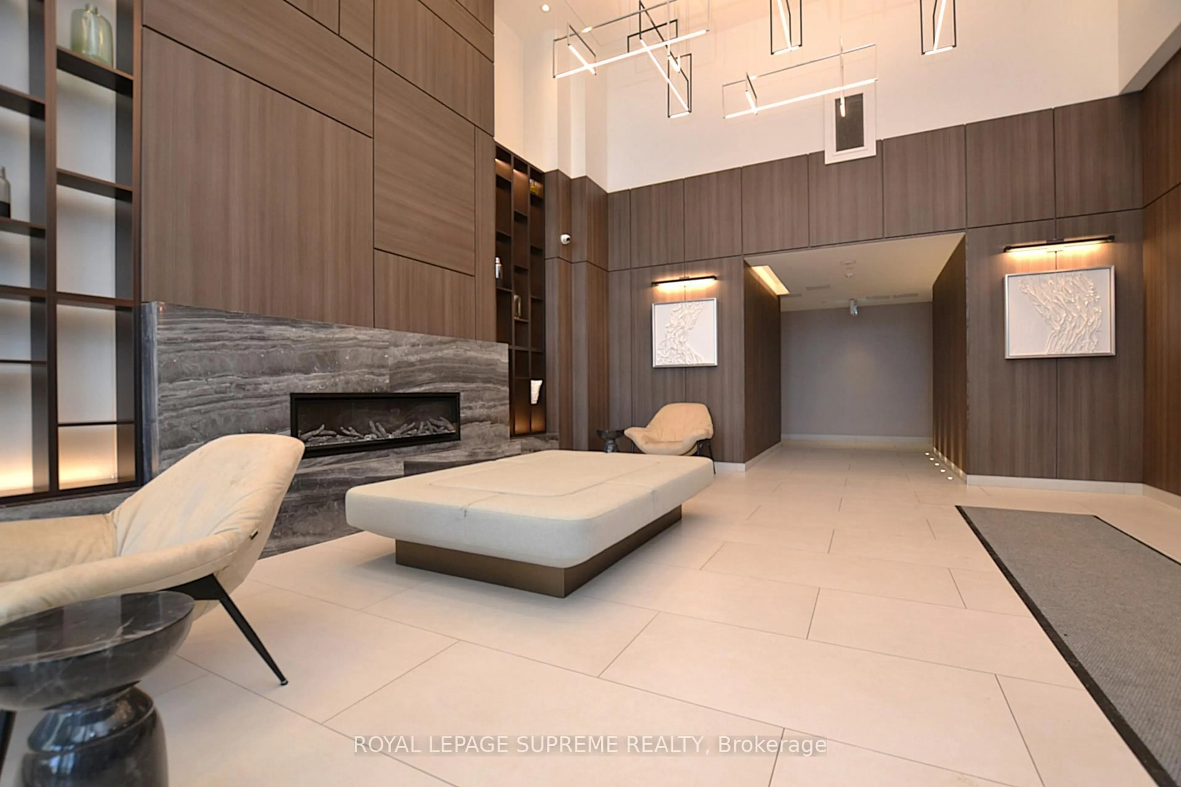 Lobby for 1035 Southdown Rd #1108, Mississauga Ontario L5J 0A2