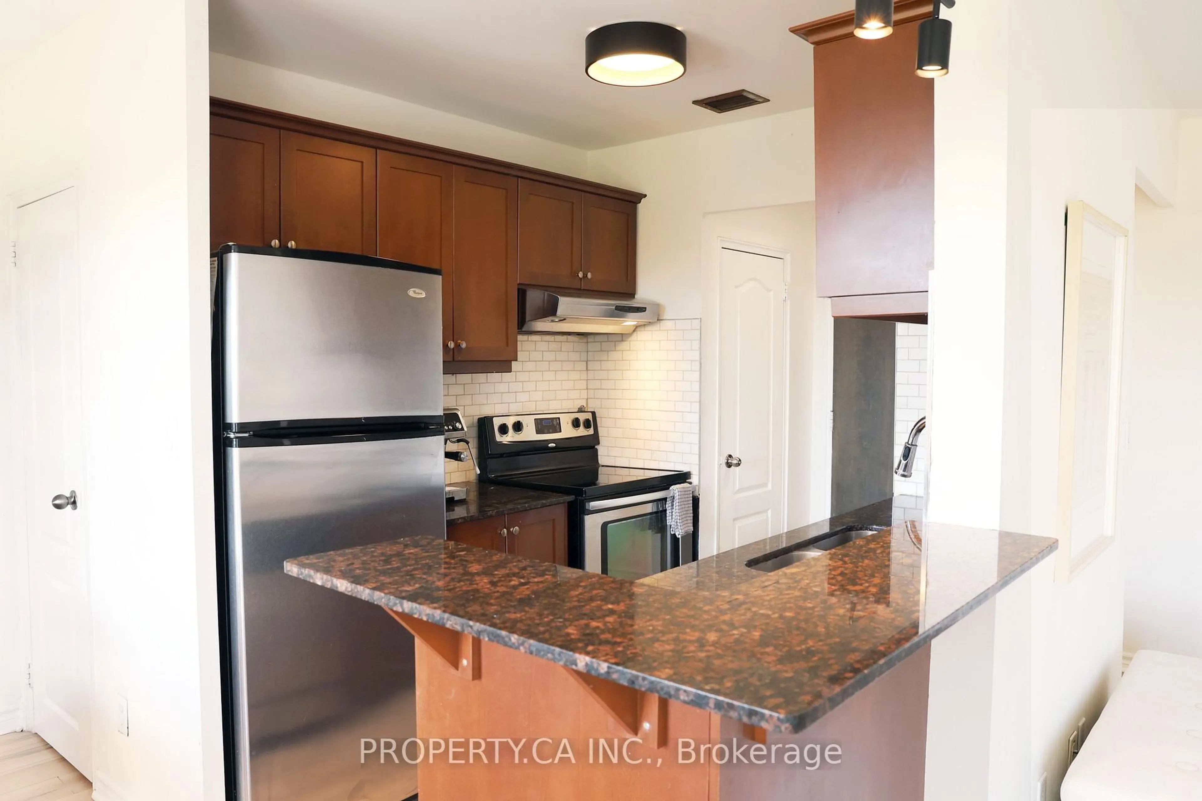 Standard kitchen, unknown for 60 Gulliver Rd #303, Toronto Ontario M6M 2M6