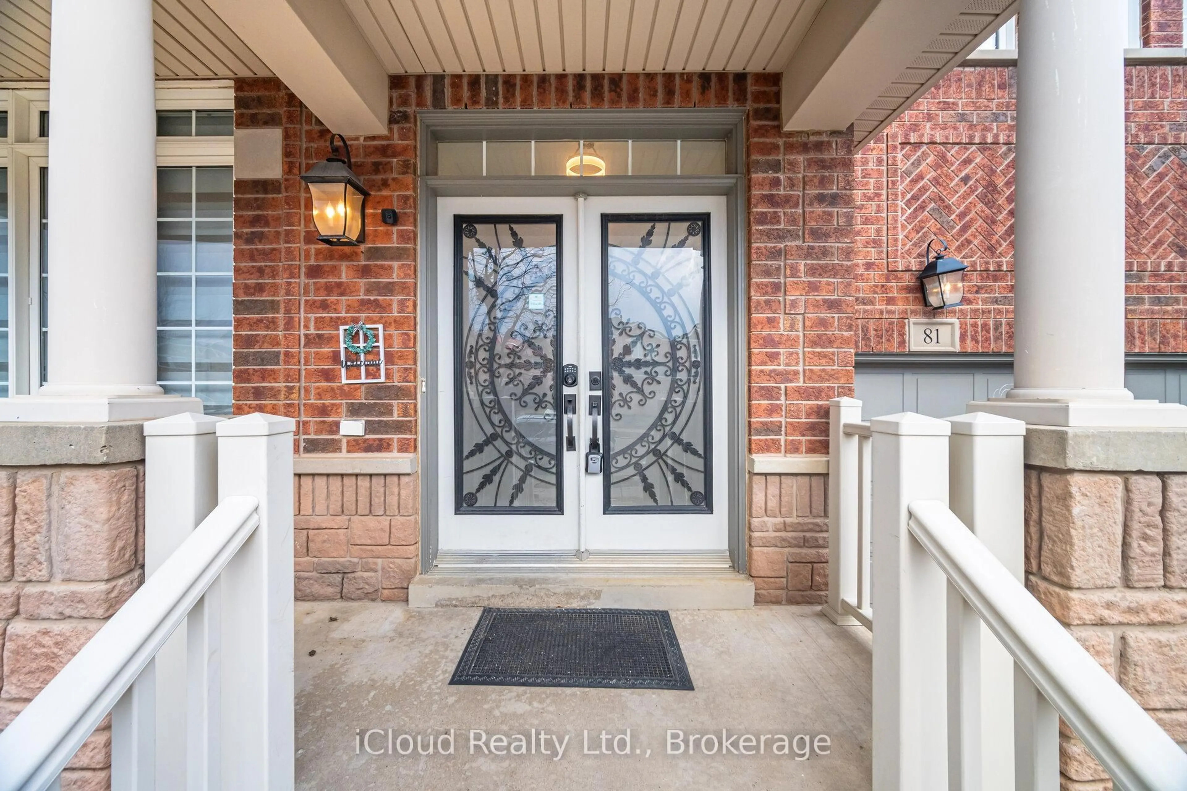 Indoor entryway for 81 Crown Victoria Dr, Brampton Ontario L7A 3X1