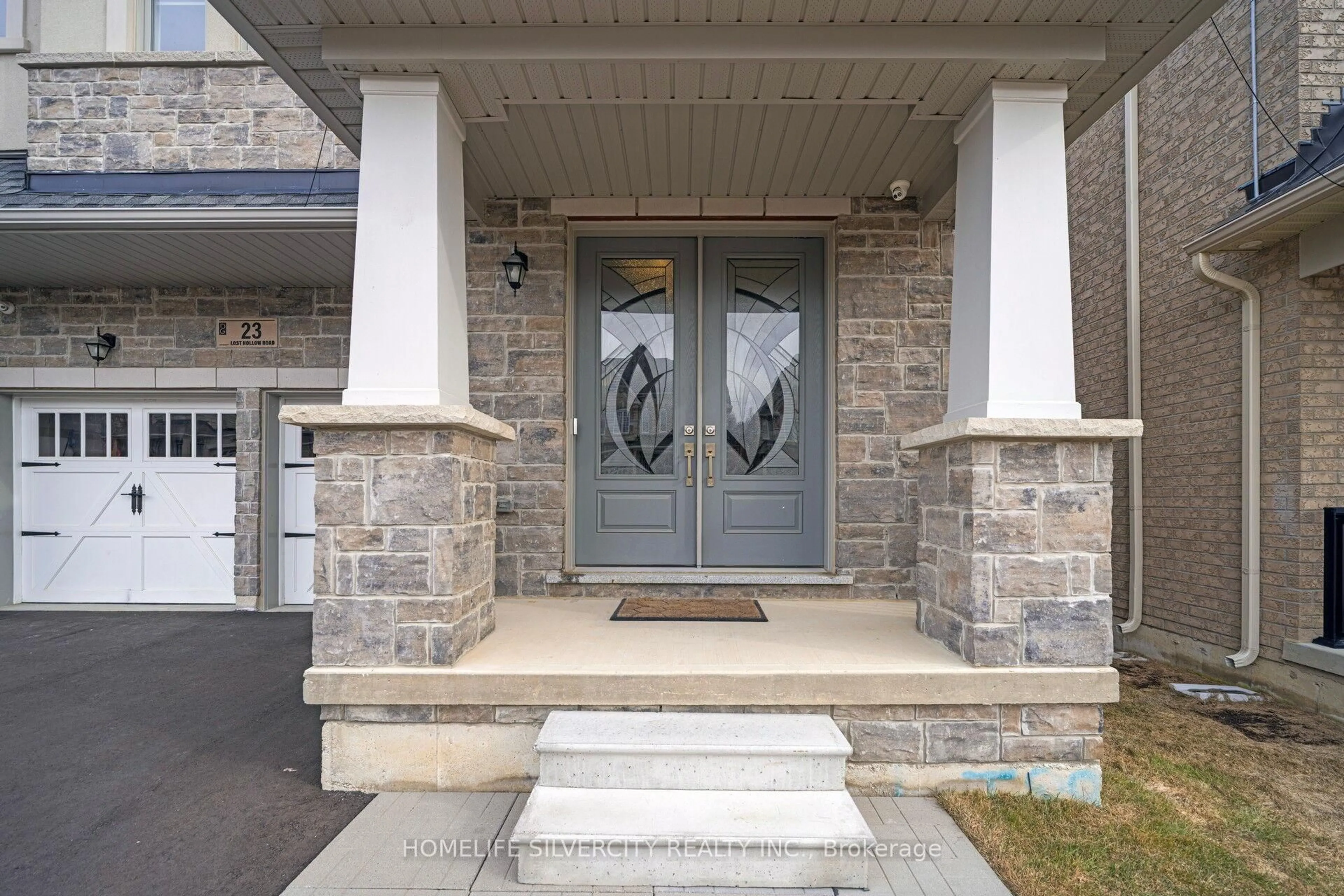 Indoor entryway for 23 Lost Hollow Rd, Caledon Ontario L7C 4E5