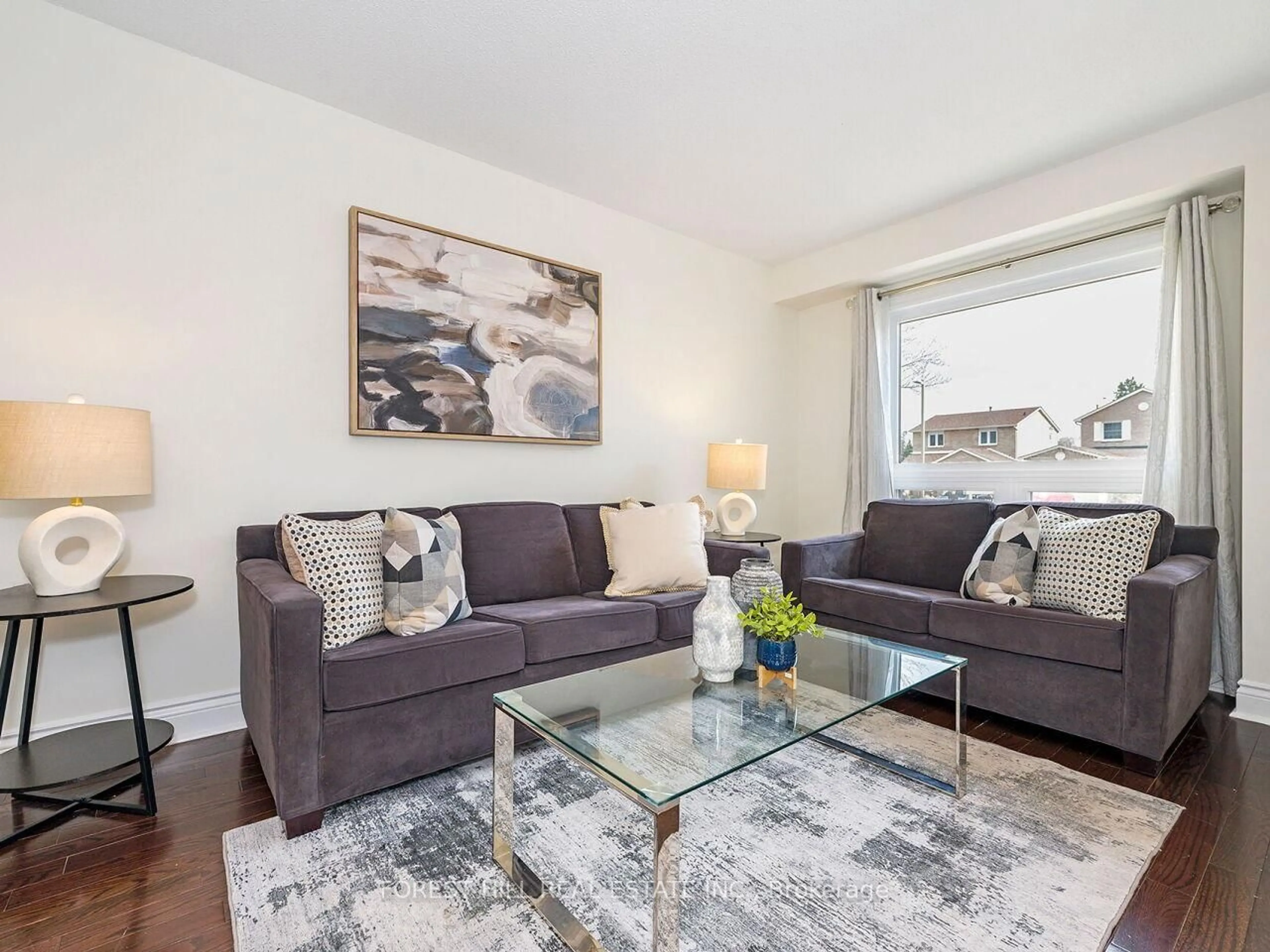 Living room with furniture, unknown for 6328 Martel Crt, Mississauga Ontario L5N 3H6