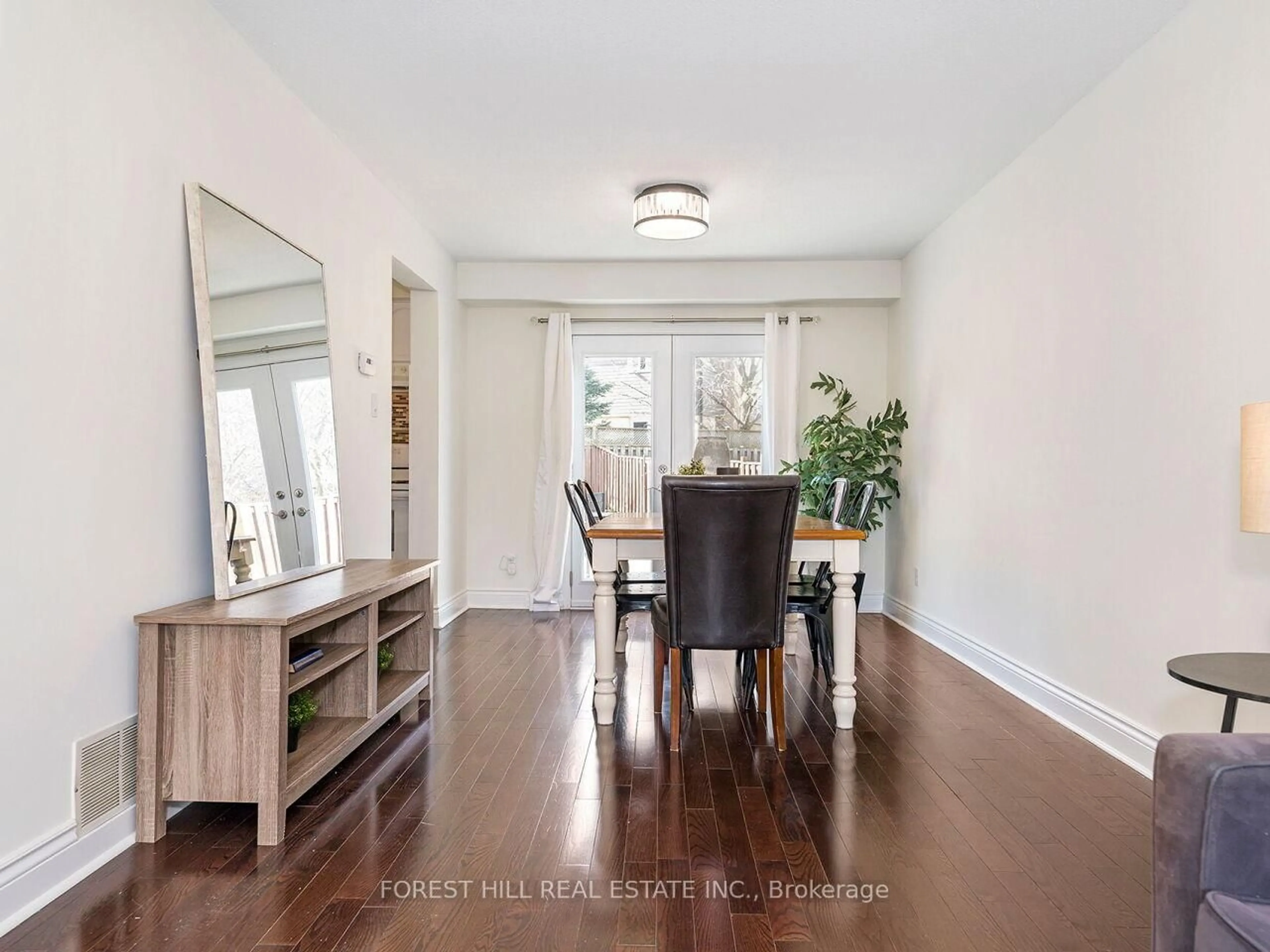 Dining room, wood/laminate floor for 6328 Martel Crt, Mississauga Ontario L5N 3H6