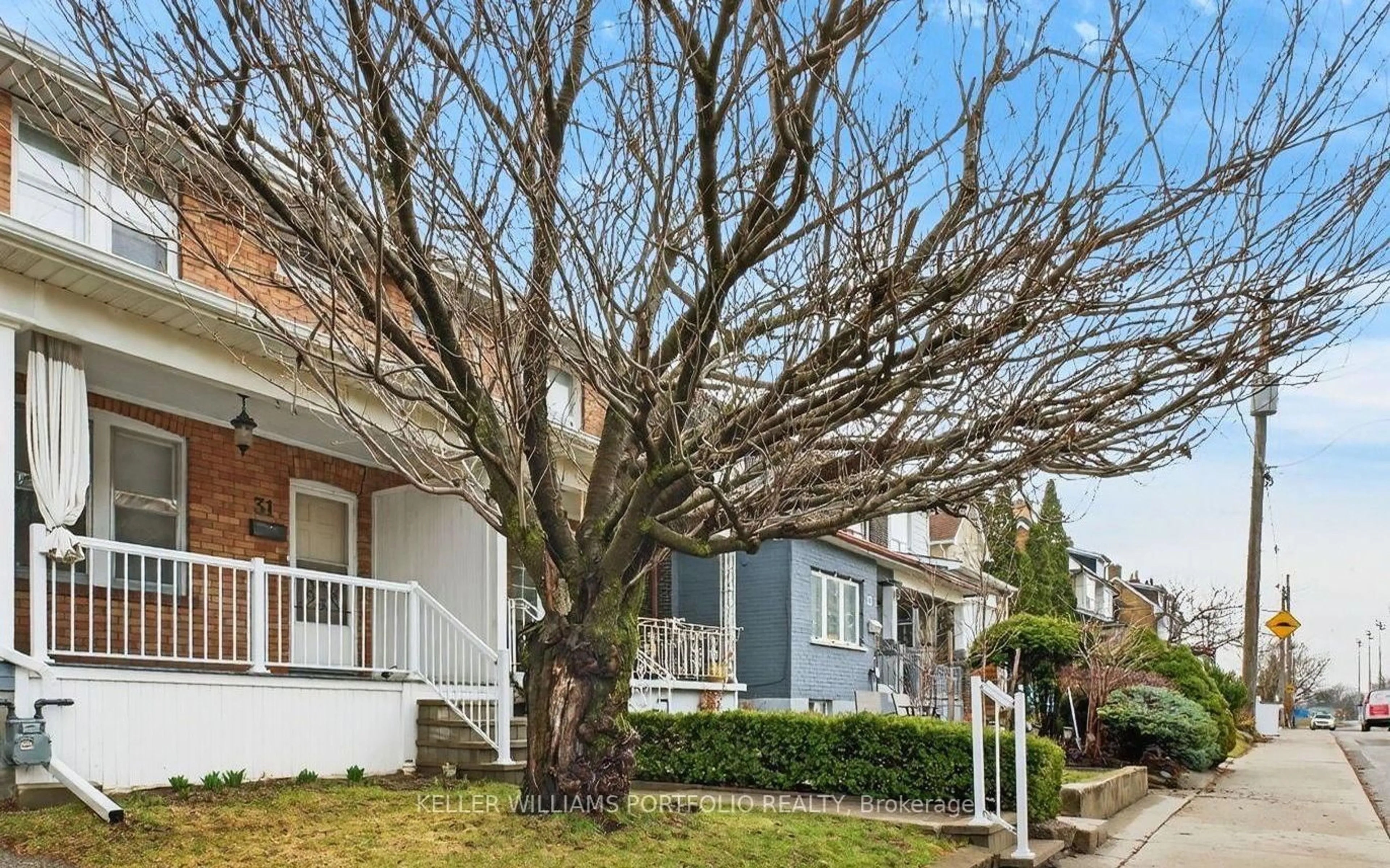 Unknown for 31 Mcroberts Ave, Toronto Ontario M6E 4P3