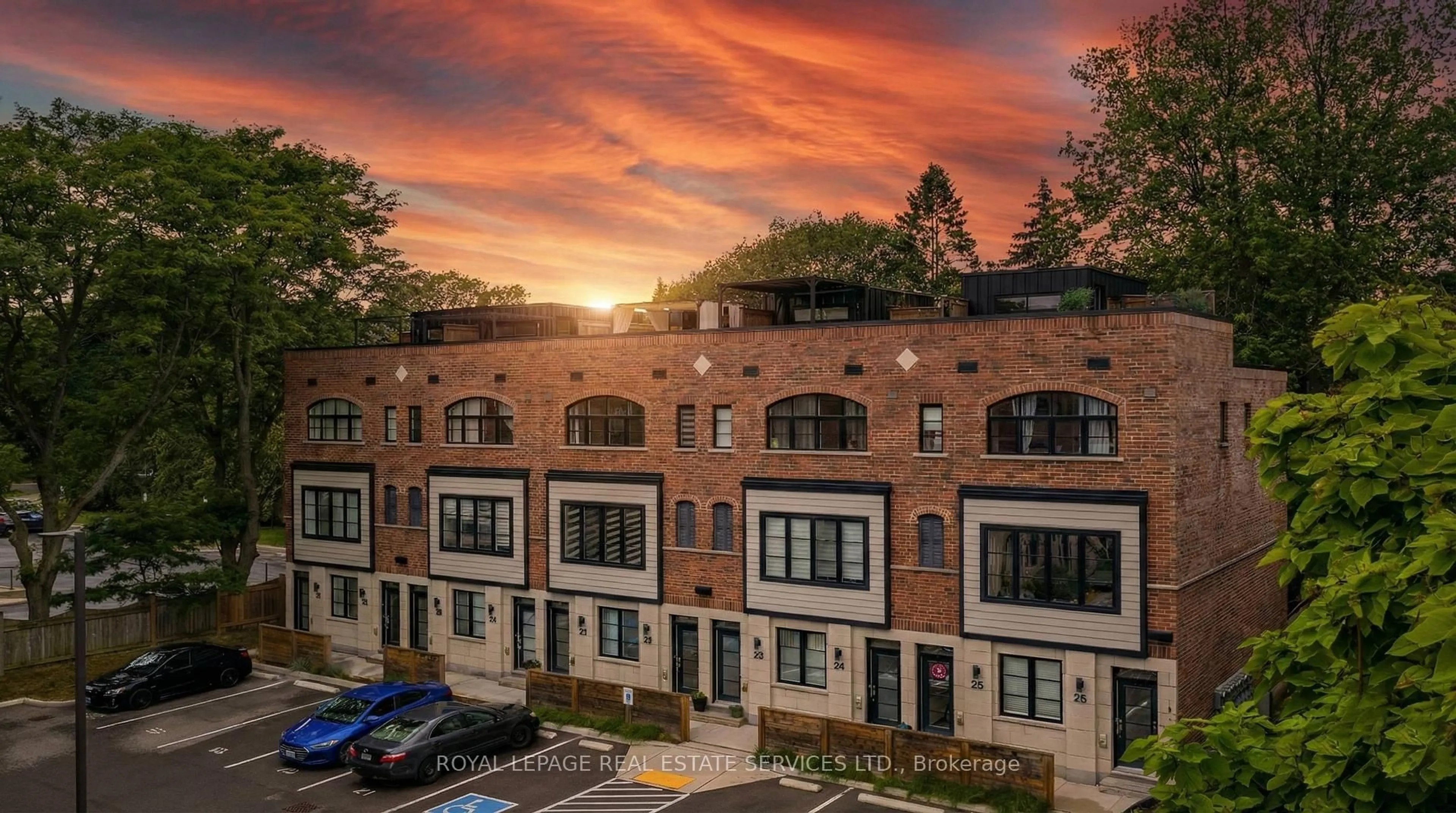 A pic from outside/outdoor area/front of a property/back of a property/a pic from drone, city buildings view from balcony for 405 Plains Rd #22, Burlington Ontario L7T 2C9