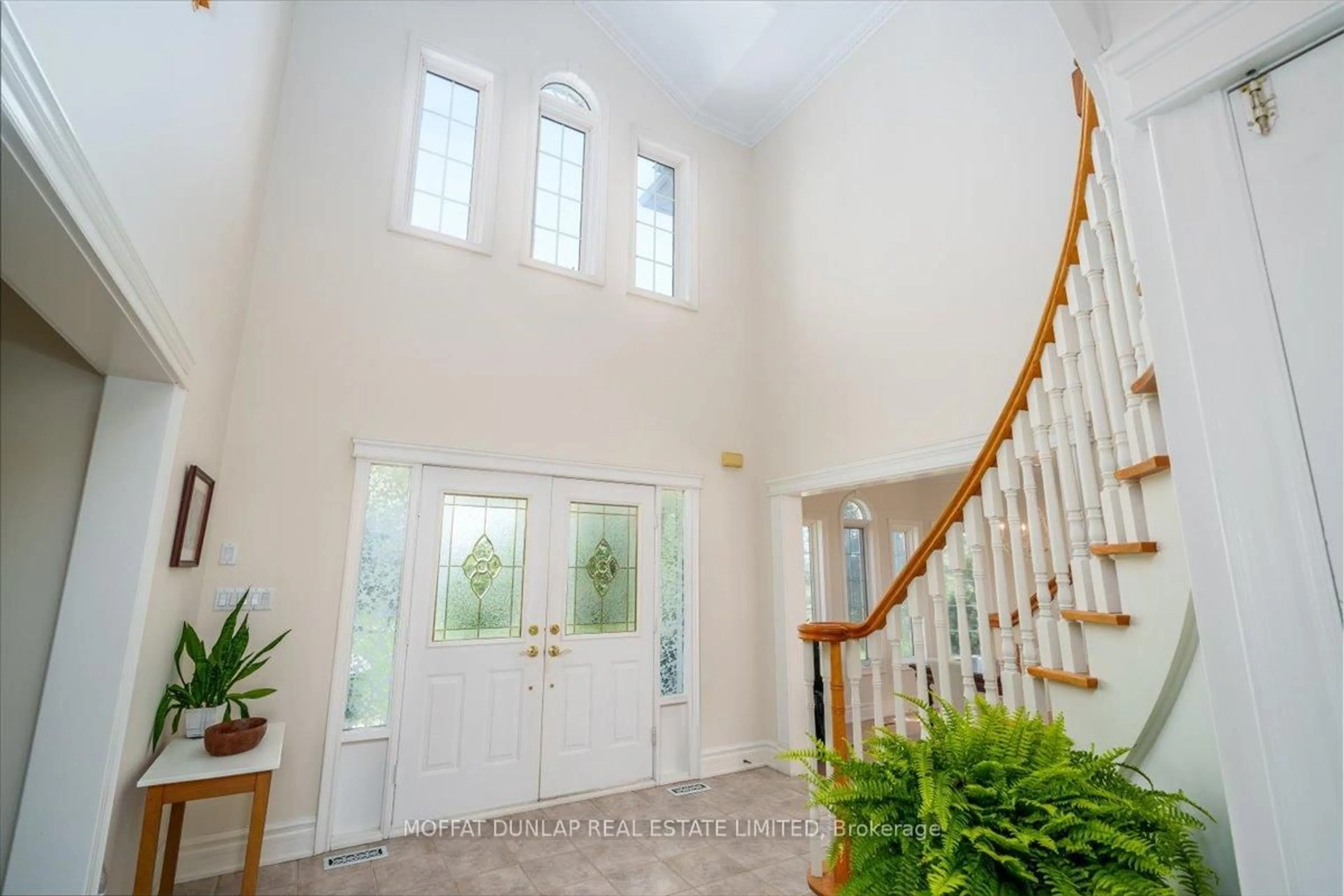 Indoor foyer for 15316 Mount Wolfe Rd, Caledon Ontario L7E 3N7