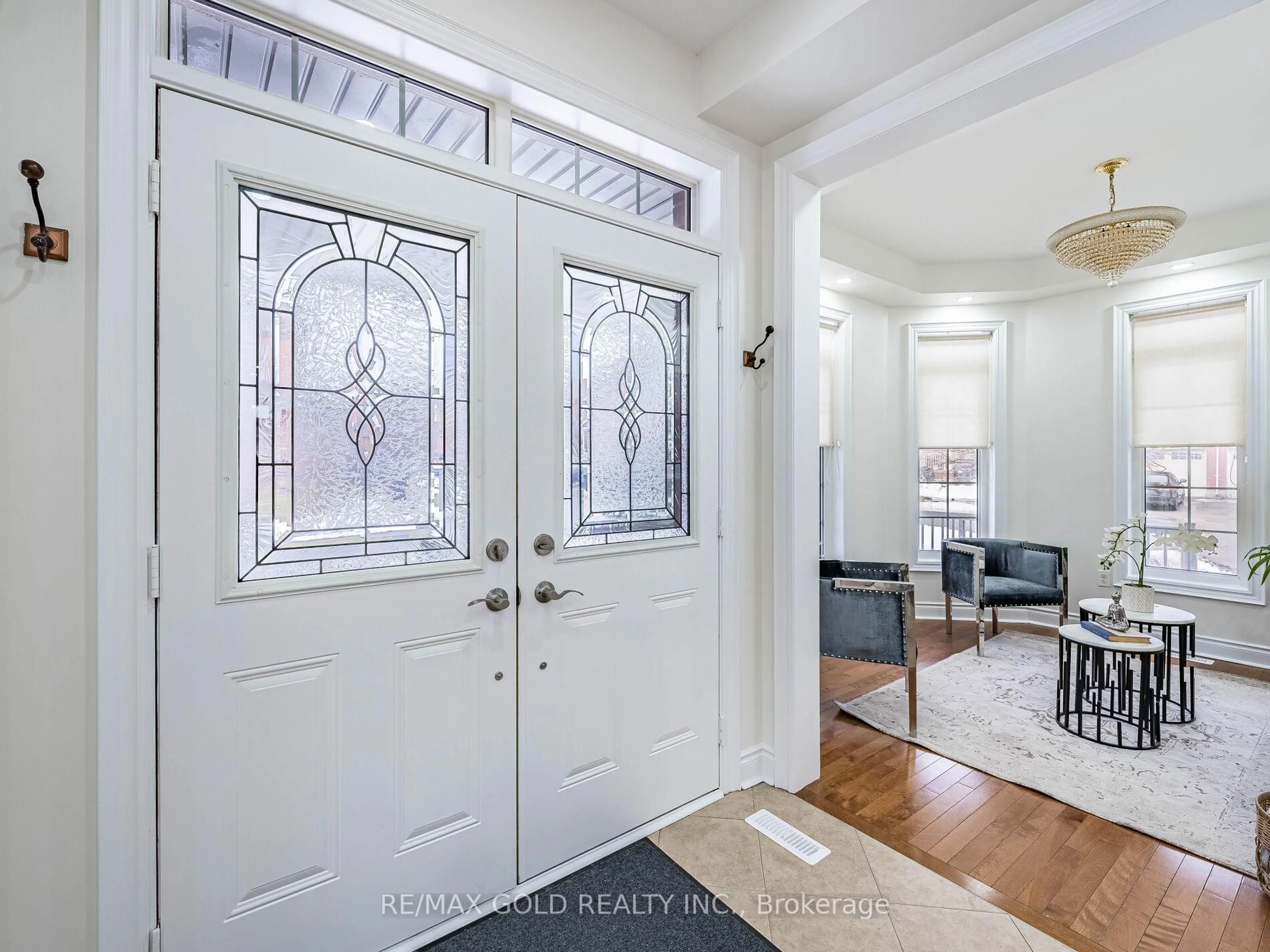Indoor entryway for 2 Bryony Rd, Brampton Ontario L7A 0W3