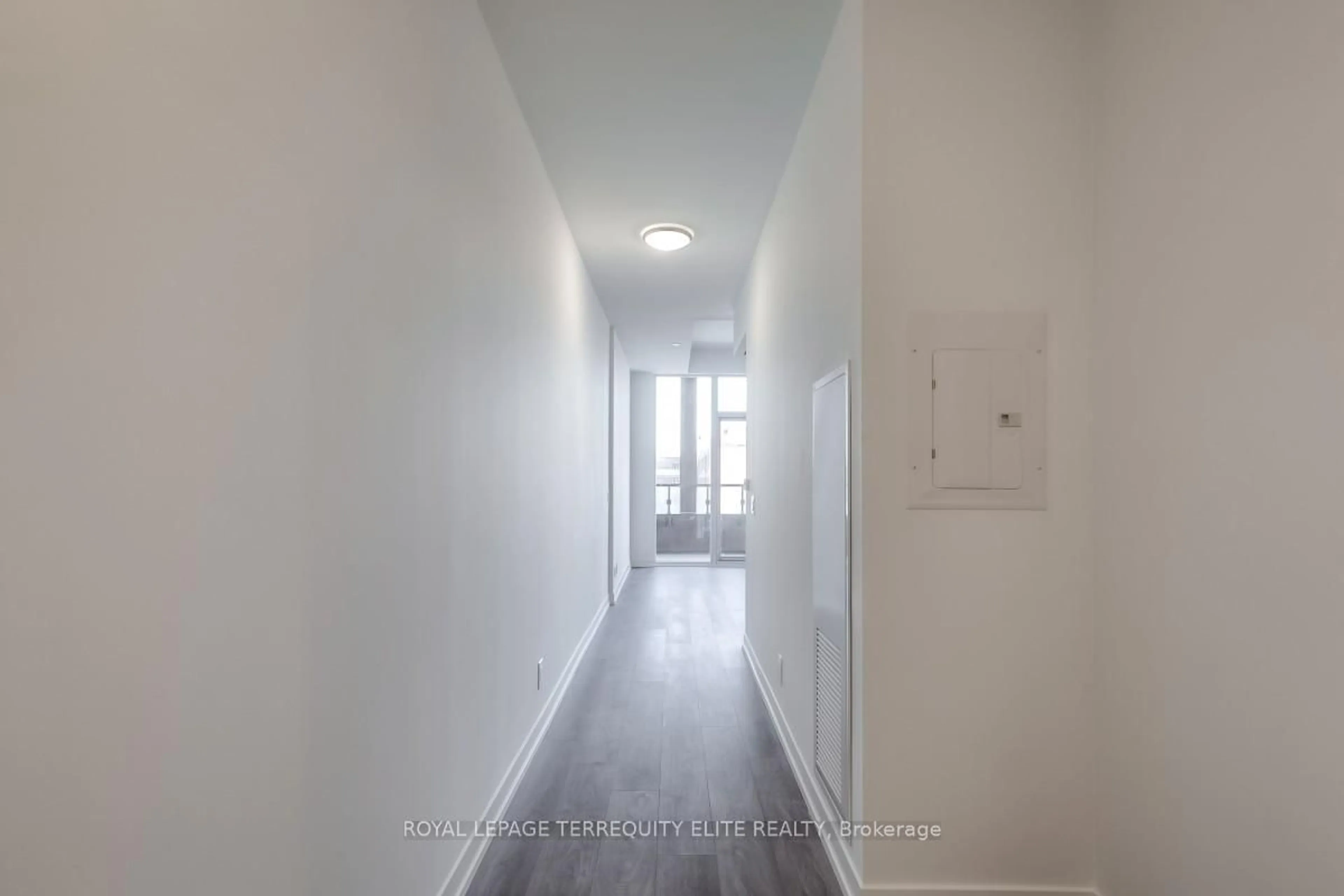 A pic of a room for 270 Dufferin St #425, Toronto Ontario M6K 0H8