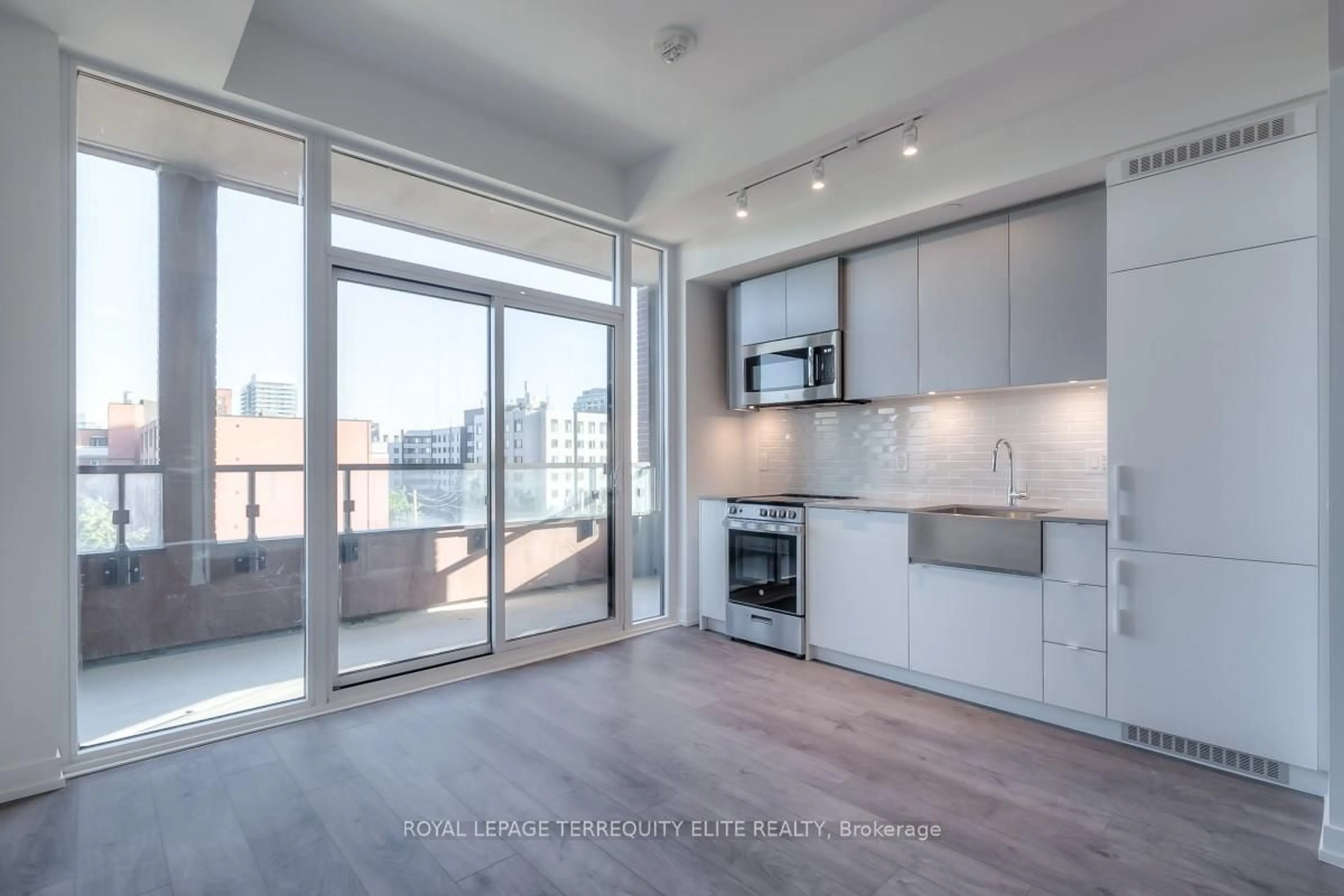 Open concept kitchen, unknown for 270 Dufferin St #425, Toronto Ontario M6K 0H8