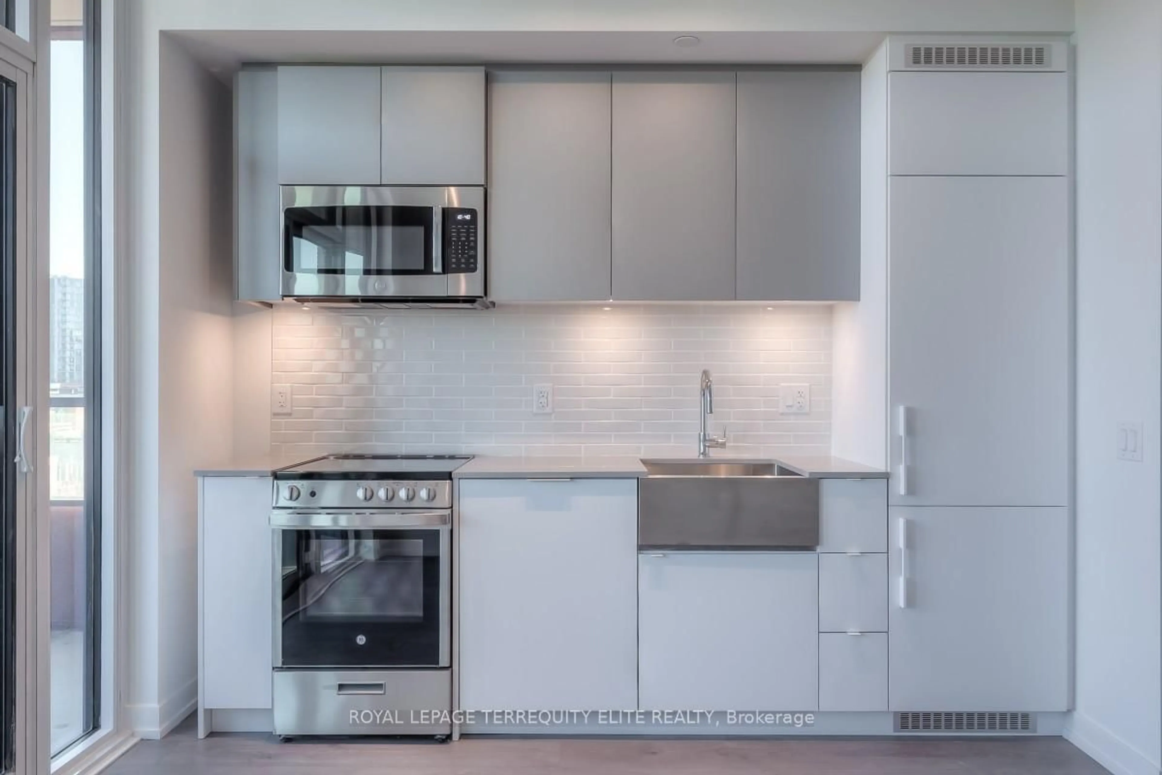 Standard kitchen, unknown for 270 Dufferin St #425, Toronto Ontario M6K 0H8