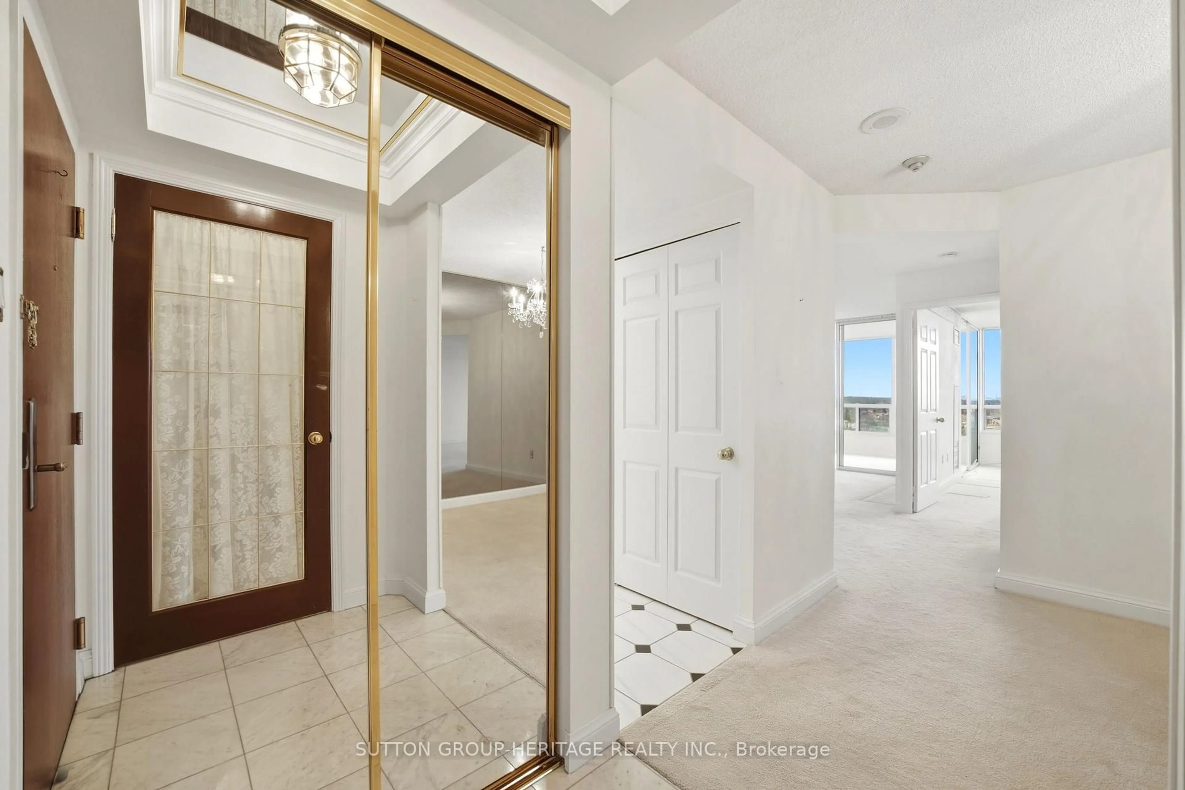 Indoor entryway for 24 Hanover Rd #1405, Brampton Ontario L6S 5K8