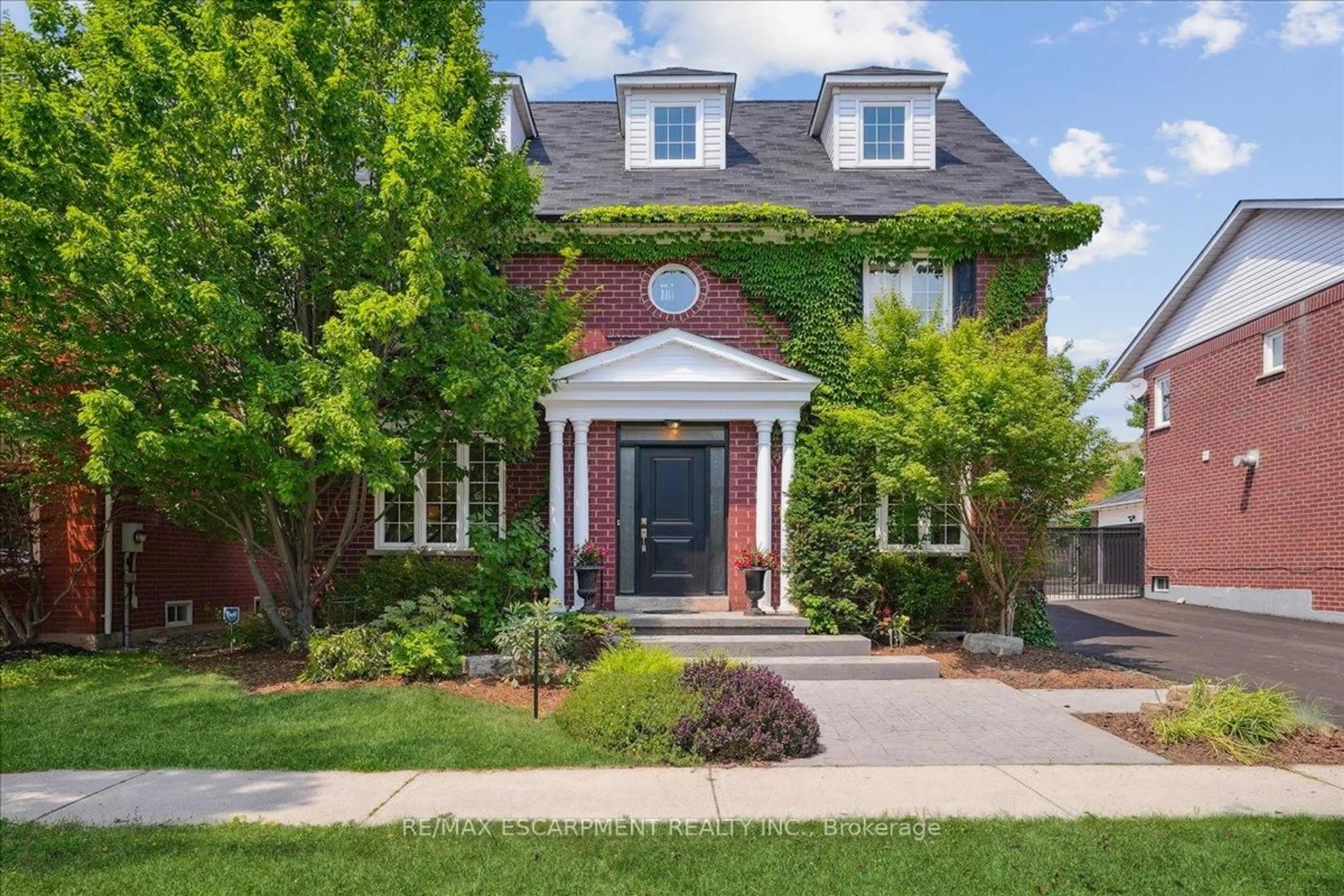 Home with brick exterior material, street for 105 River Glen Blvd, Oakville Ontario L6H 5Z5