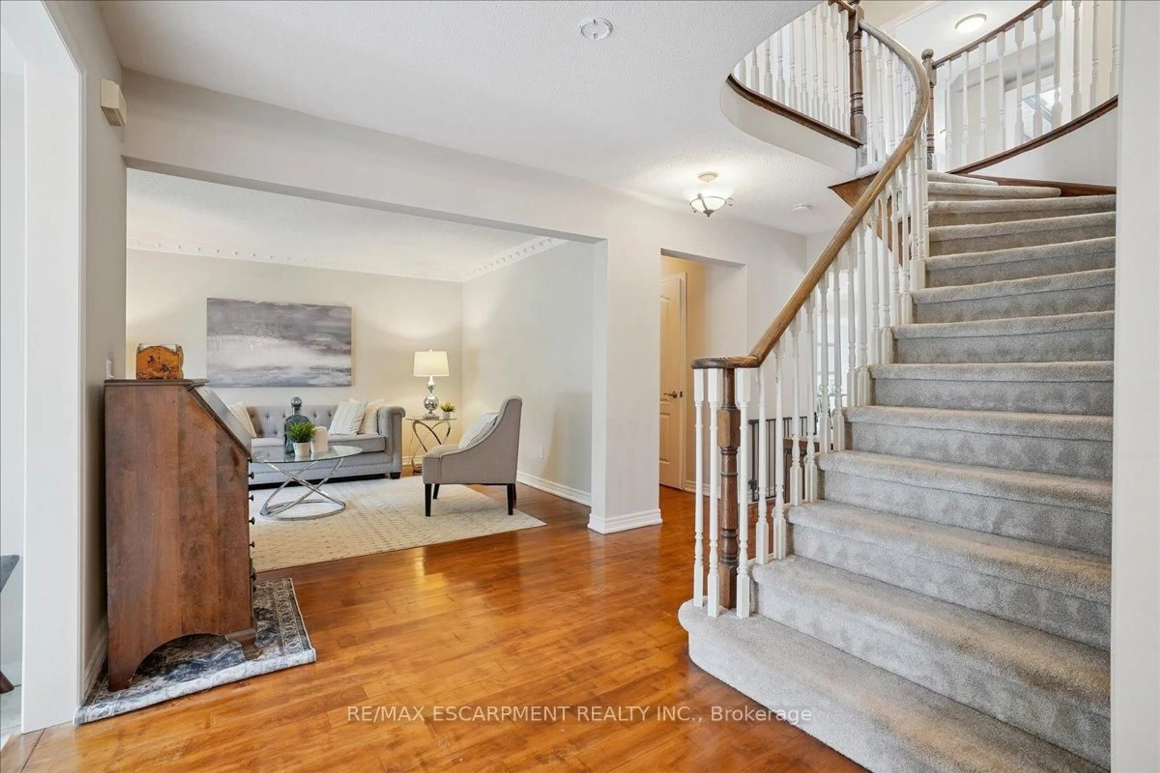 Unknown for 105 River Glen Blvd, Oakville Ontario L6H 5Z5