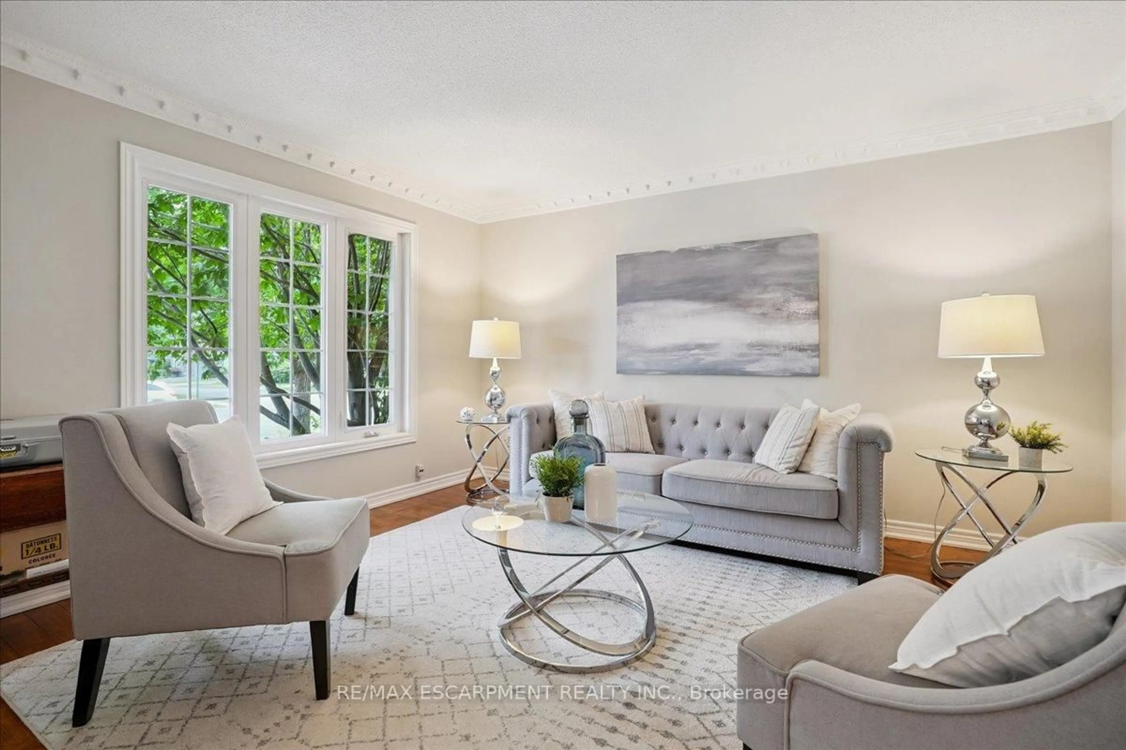 Living room with furniture, unknown for 105 River Glen Blvd, Oakville Ontario L6H 5Z5