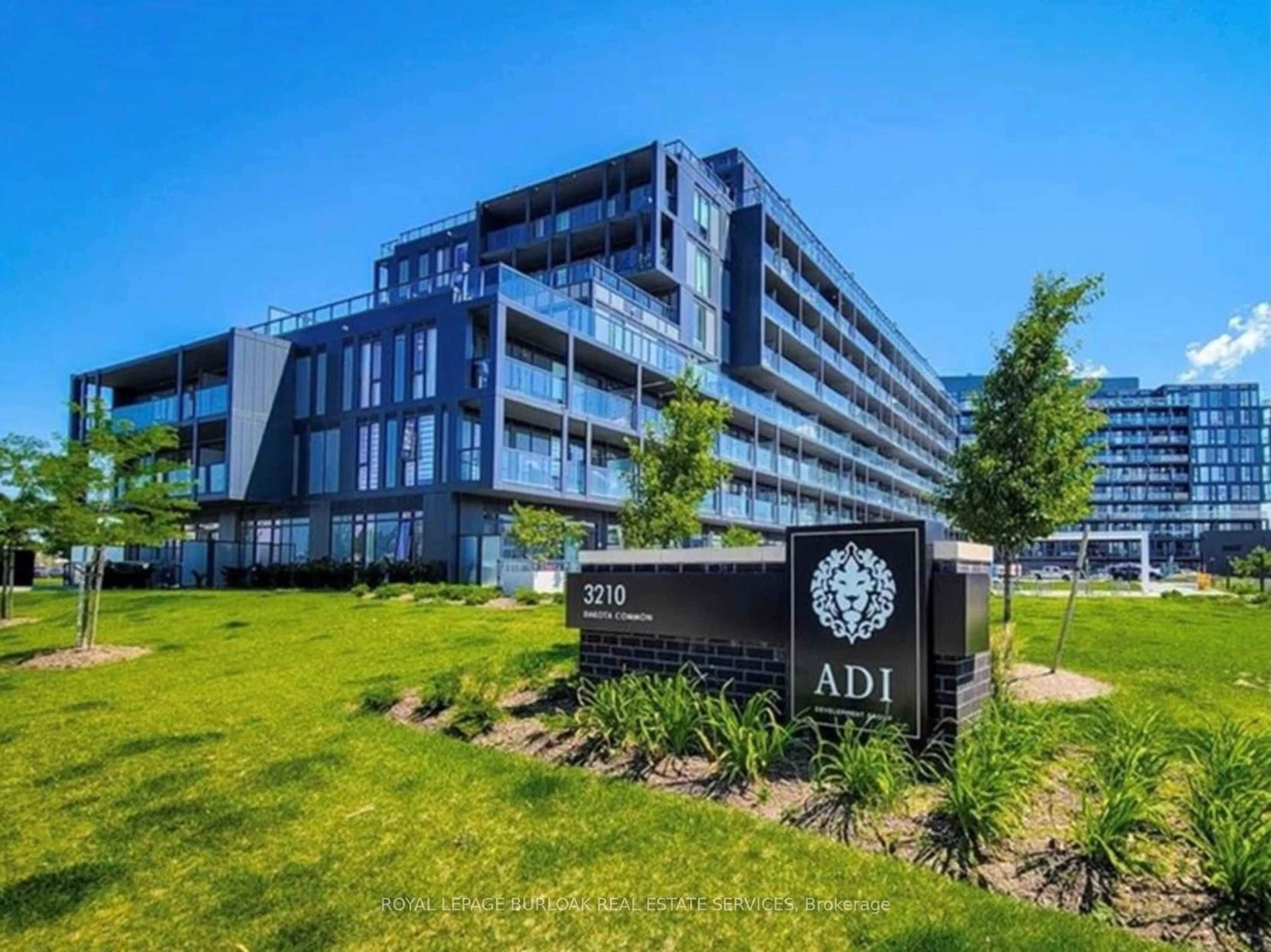 Indoor foyer for 3210 Dakota Common #A504, Burlington Ontario L7M 2A8