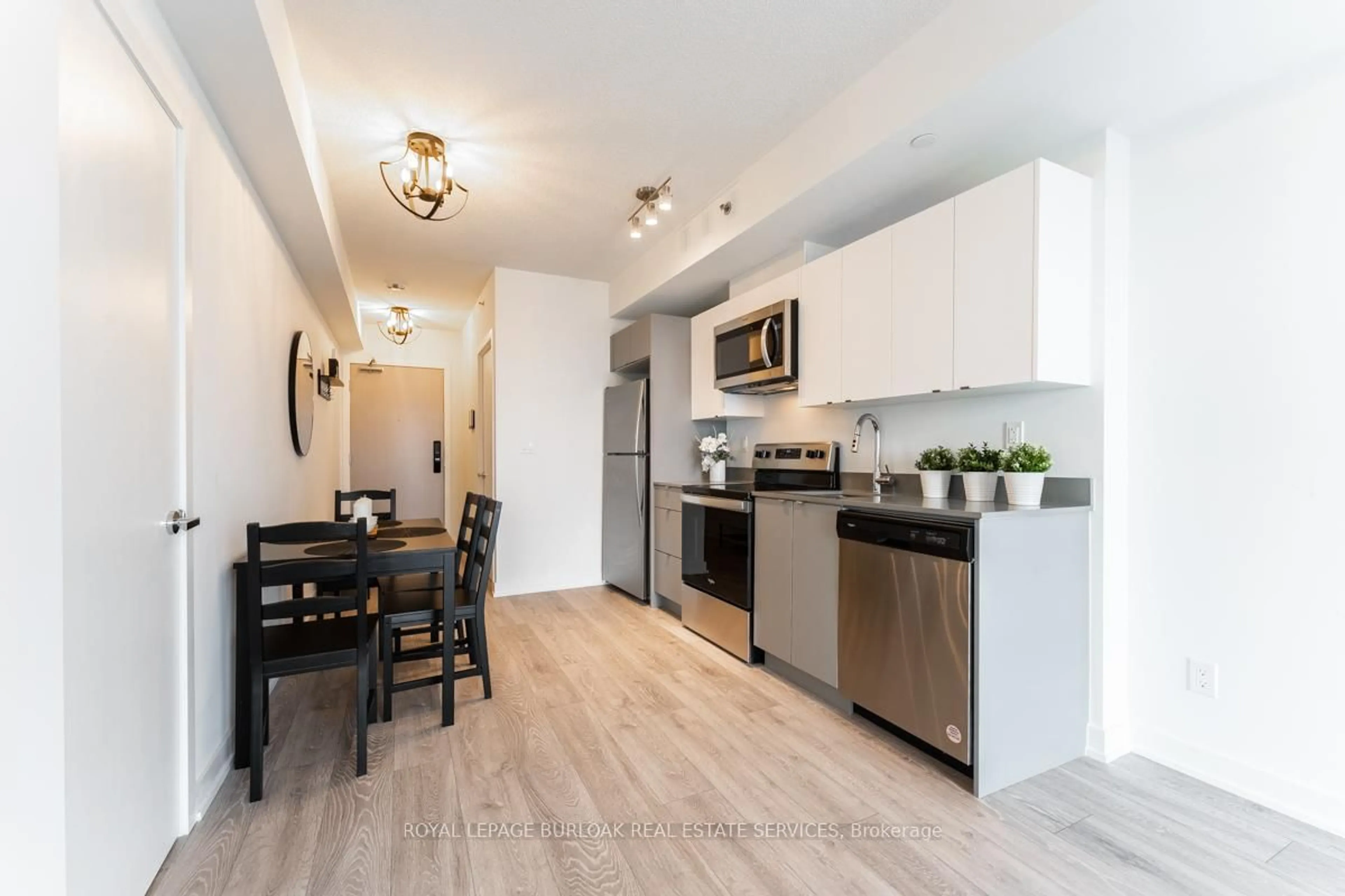 Open concept kitchen, wood/laminate floor for 3210 Dakota Common #A504, Burlington Ontario L7M 2A8