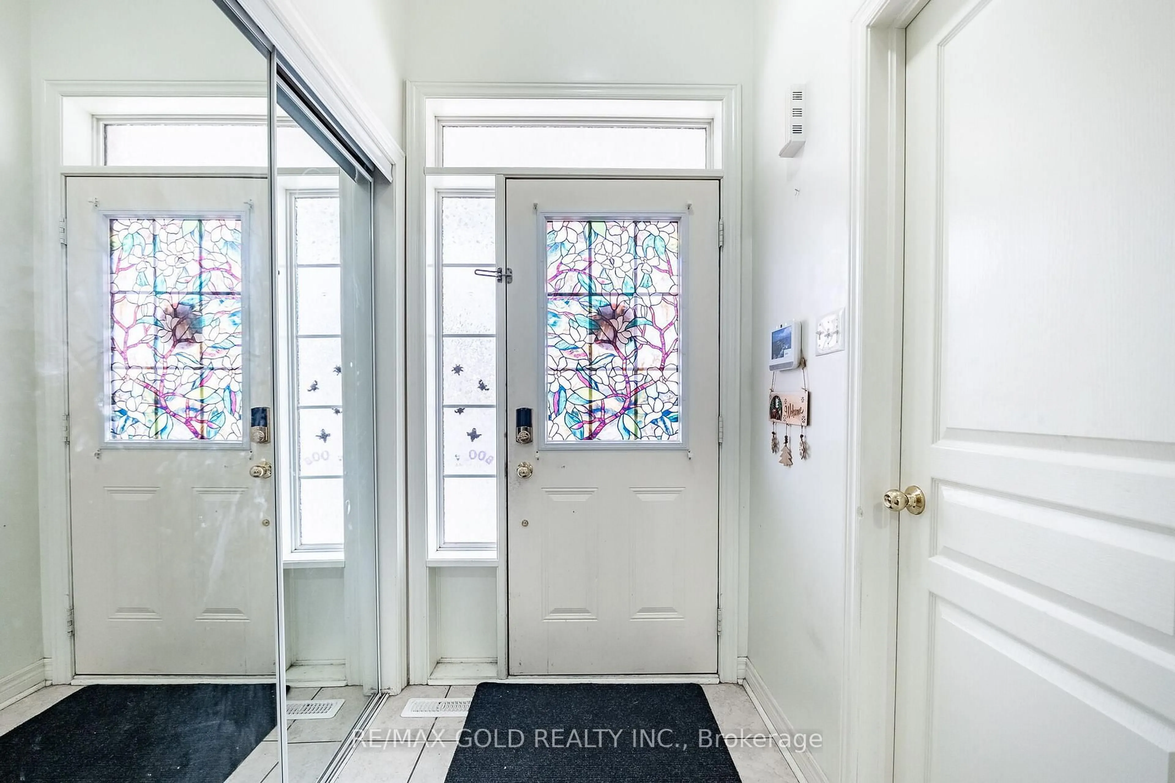 Indoor entryway for 49 Baby Pointe Tr, Brampton Ontario L7A 0W3