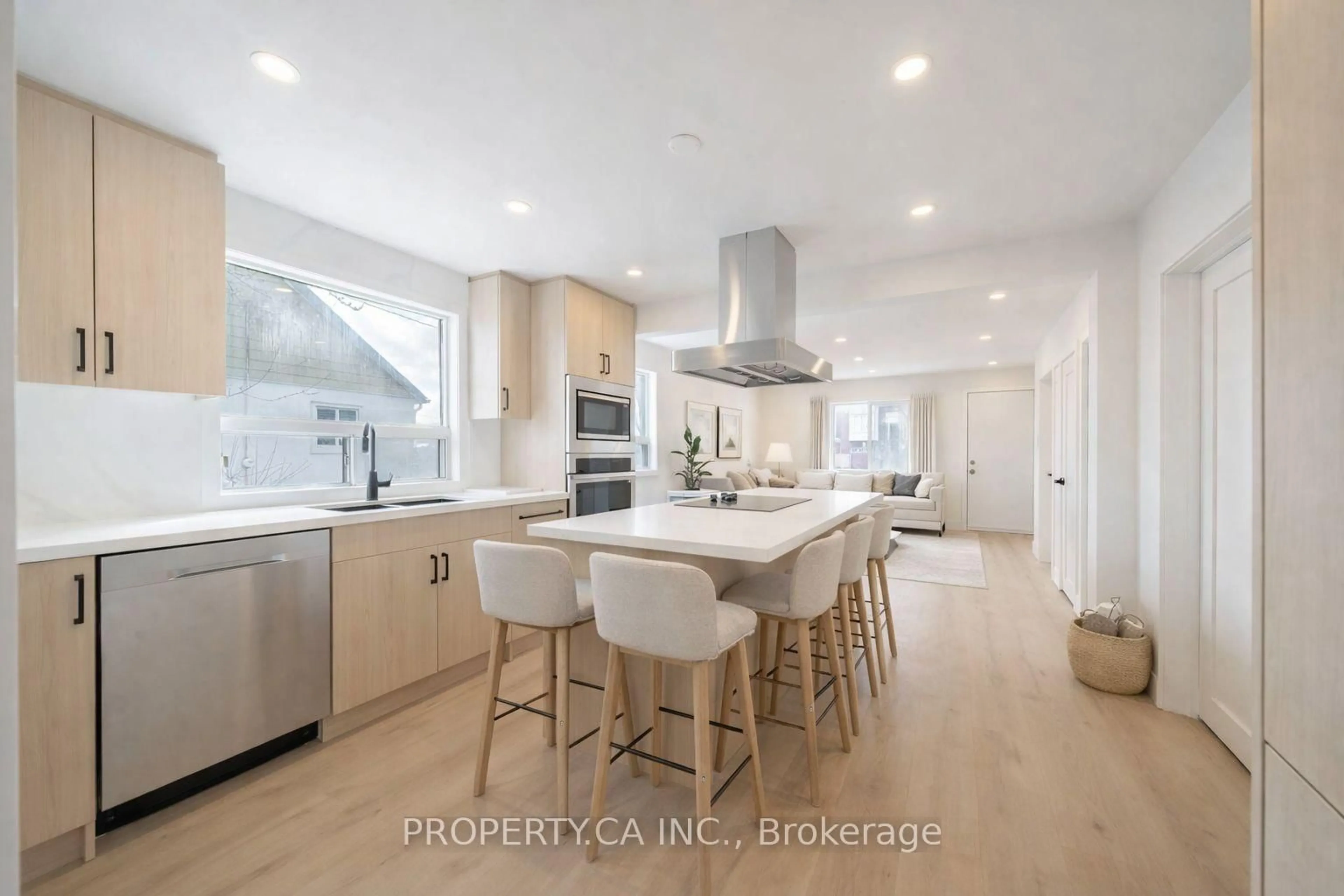 Open concept kitchen, ceramic/tile floor for 46 McMurchy Ave, Brampton Ontario L6X 1Y1