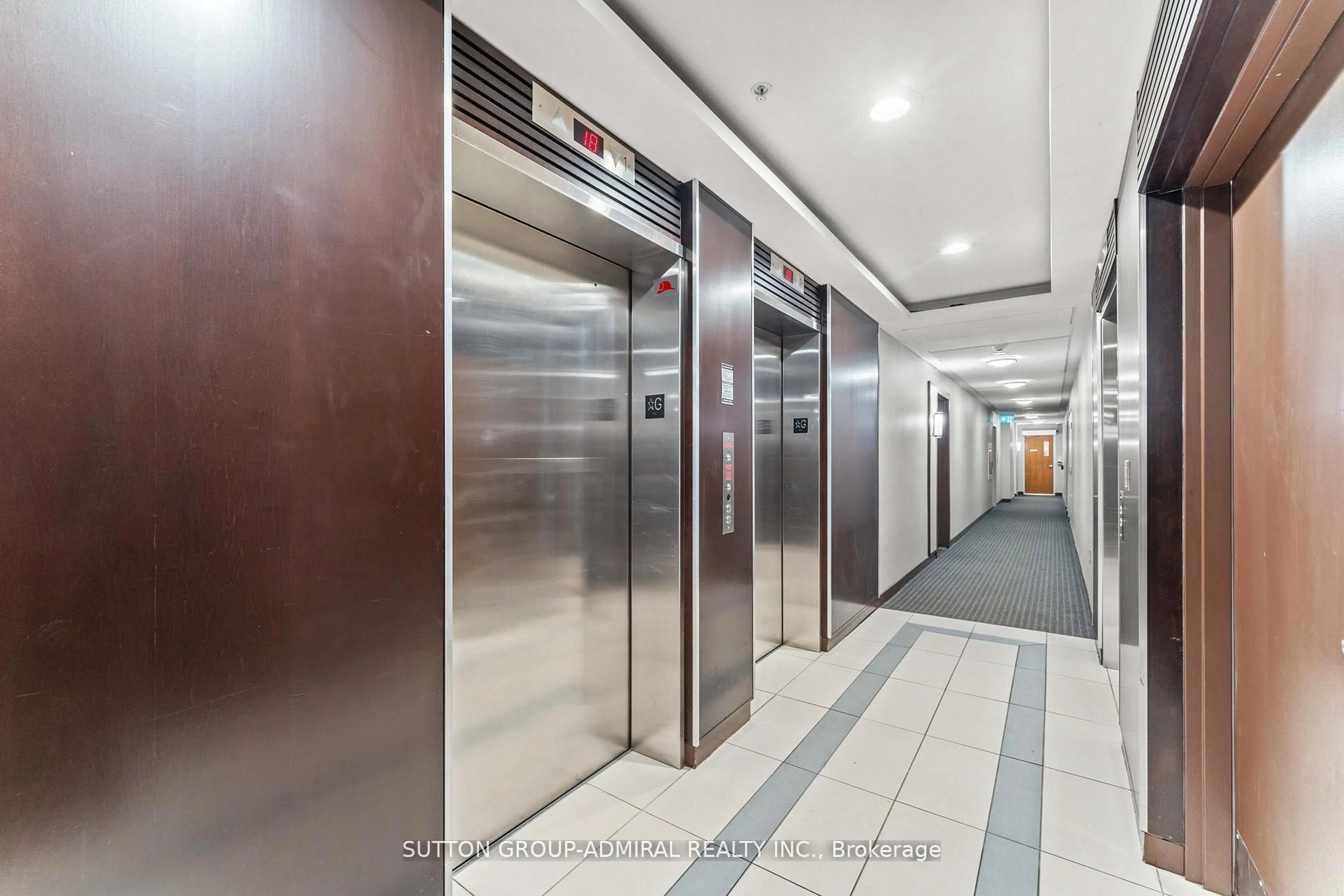 Indoor foyer for 155 Legion Rd #2513, Toronto Ontario M8Y 0A7