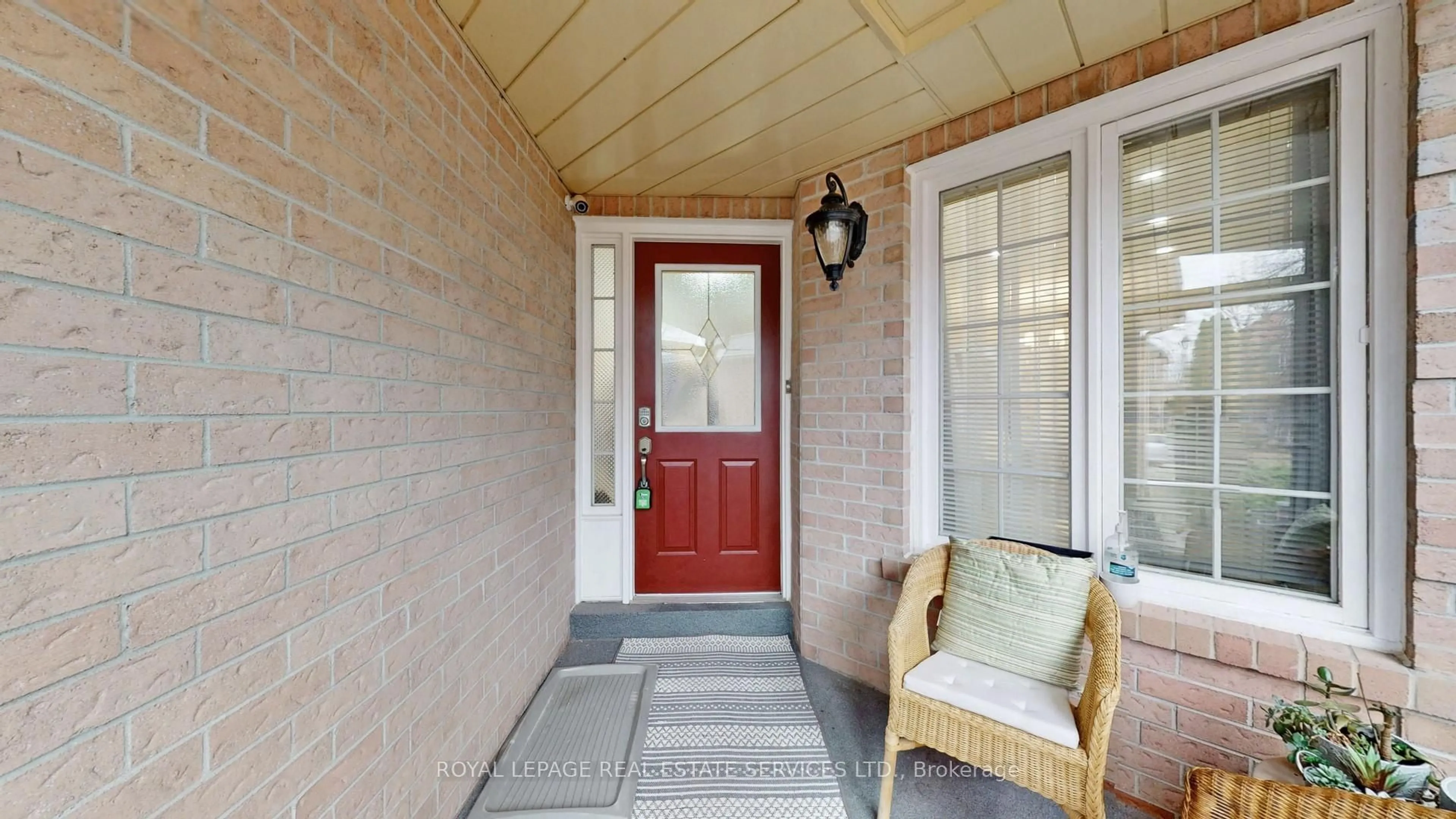 Indoor entryway for 47 Hood Cres, Brampton Ontario L6Y 4S7