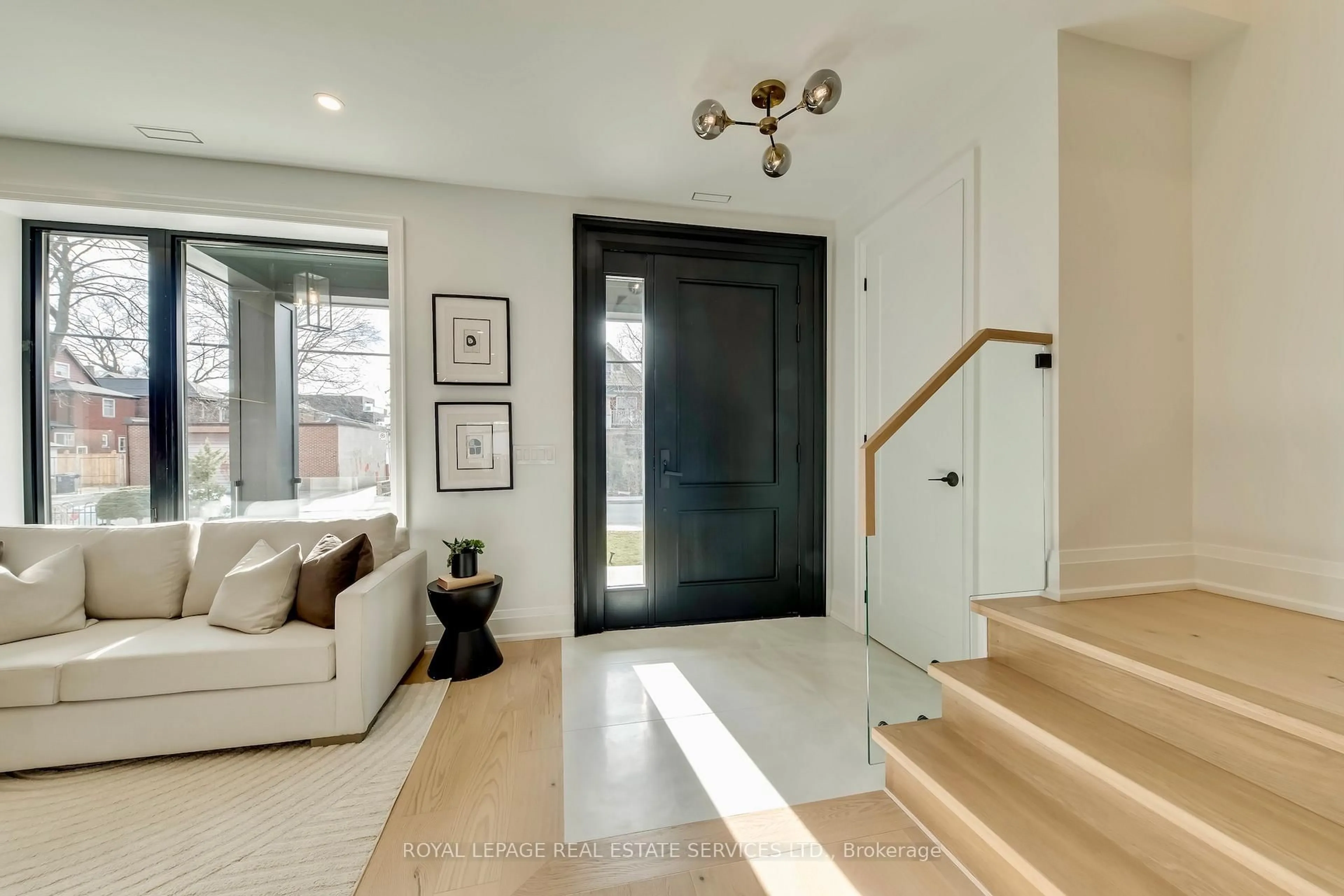 Indoor entryway for 561 Durie St, Toronto Ontario M6S 3H2