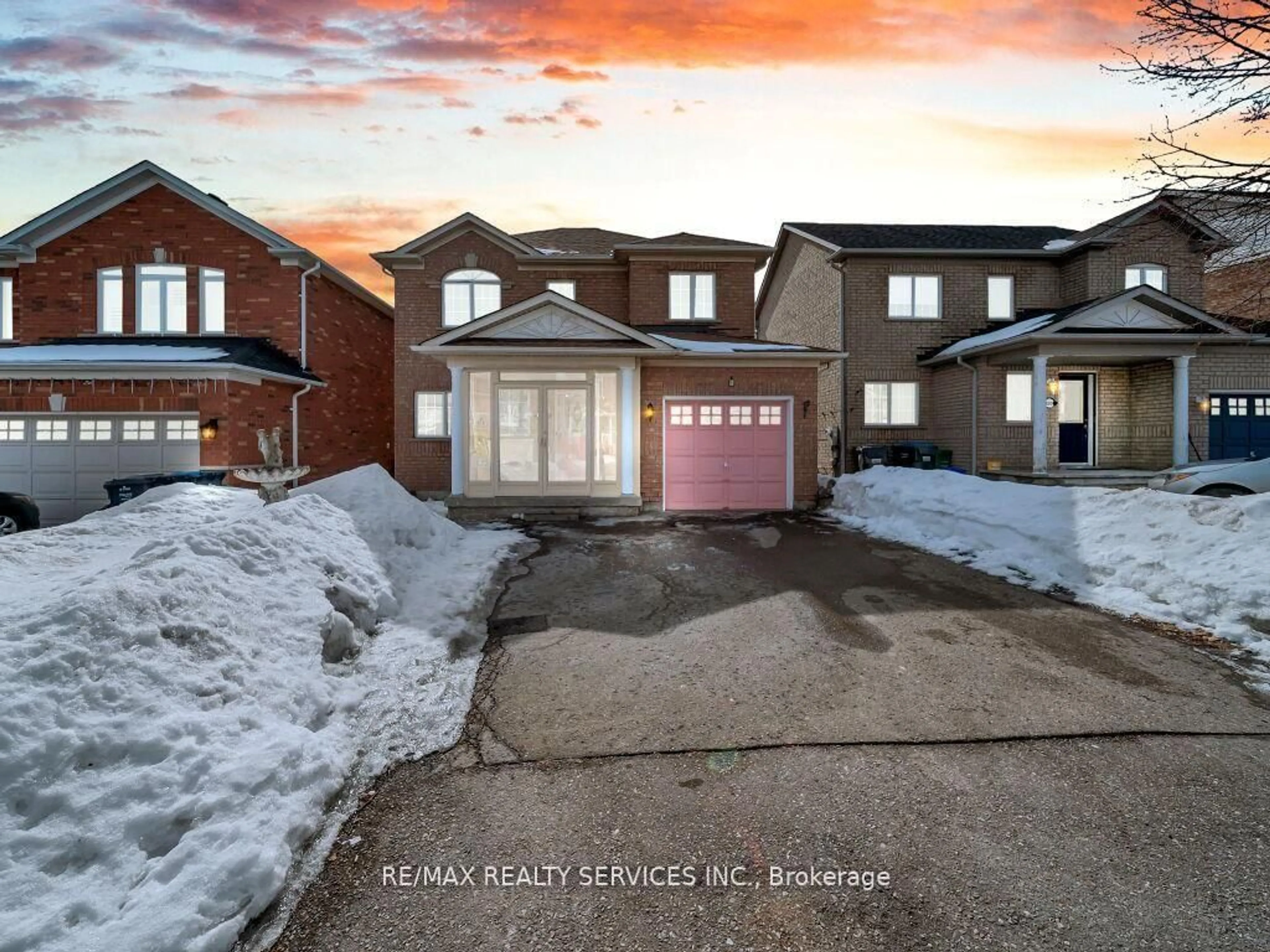 Home with brick exterior material, street for 118 Queen Mary Dr, Brampton Ontario L7A 2R5