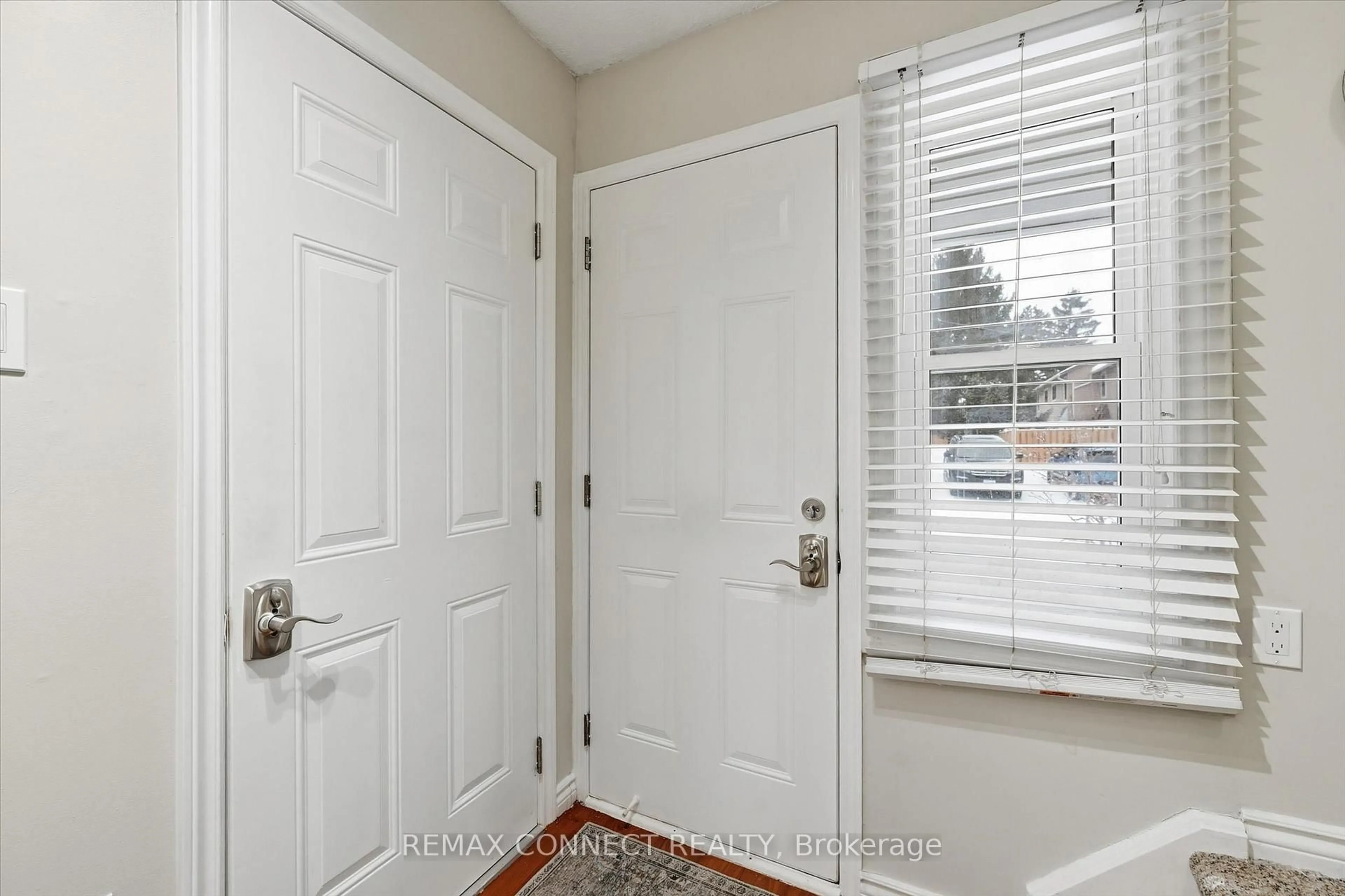 Indoor entryway for 2185 Fairchild Blvd #23, Burlington Ontario L7P 3P6