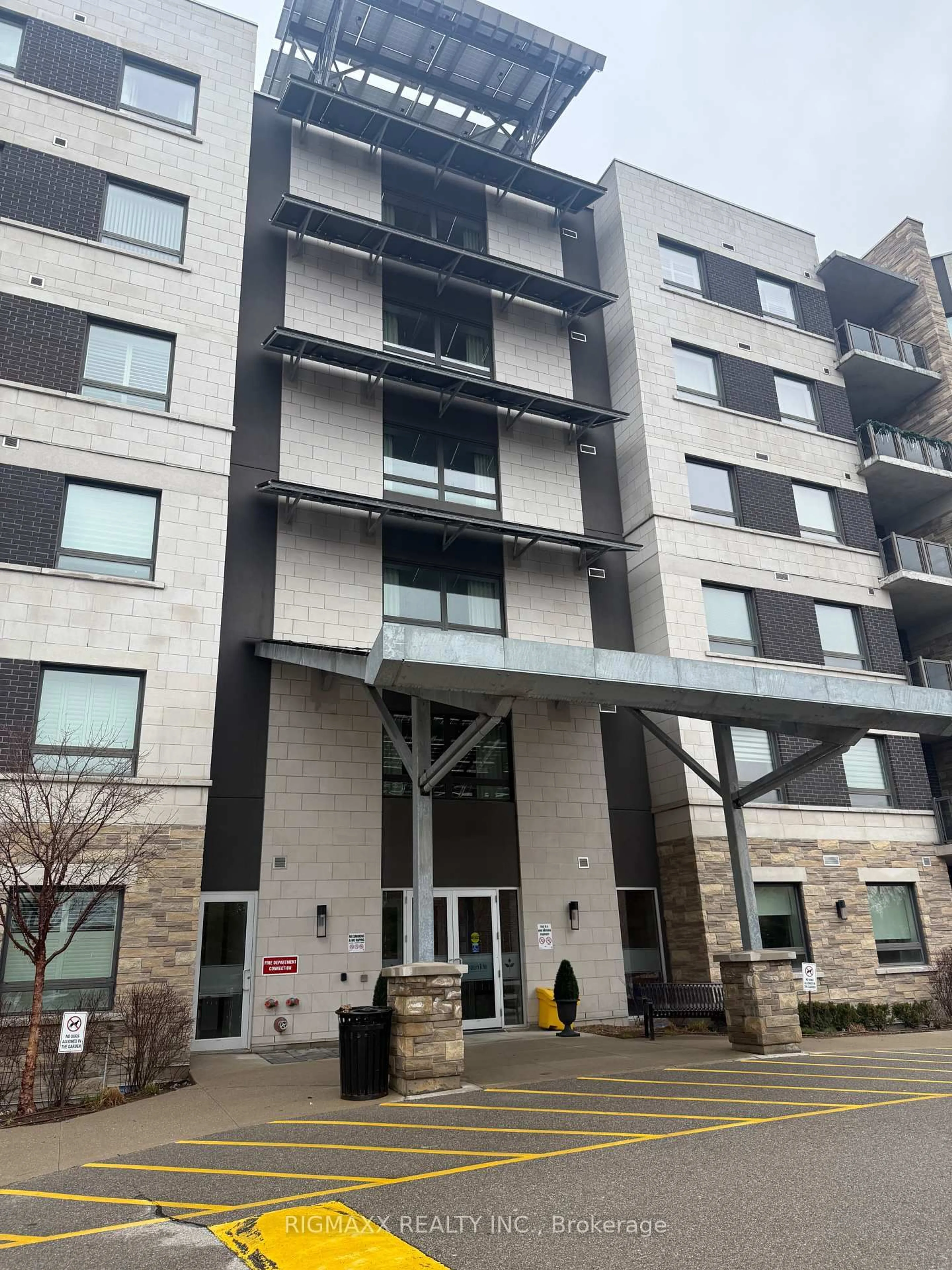 Indoor foyer for 33 Whitmer St #222, Milton Ontario L9T 0R5